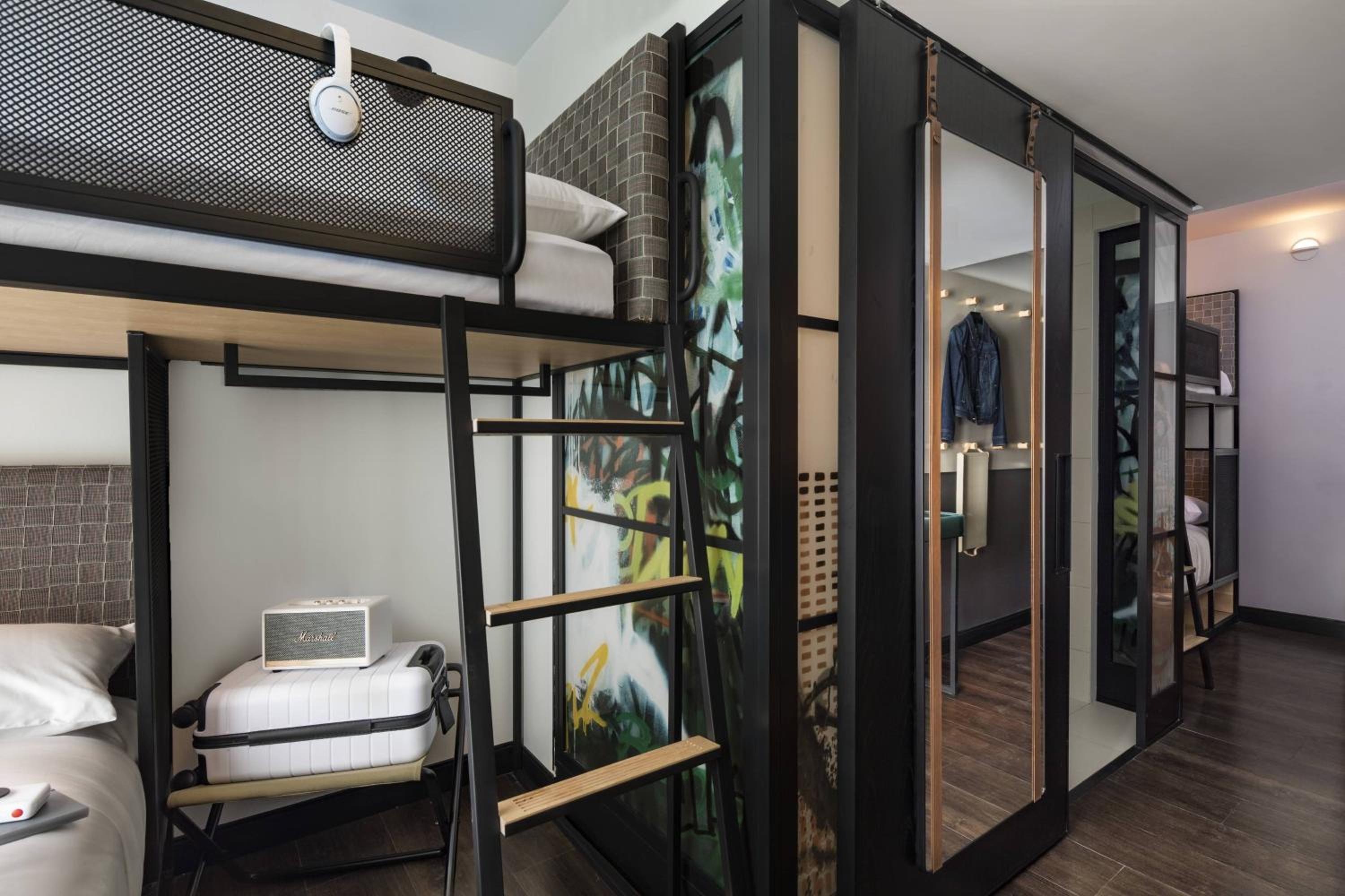 Quad Bunk Room - Mobility/Hearing Accessible w/Roll In Shower photo 2