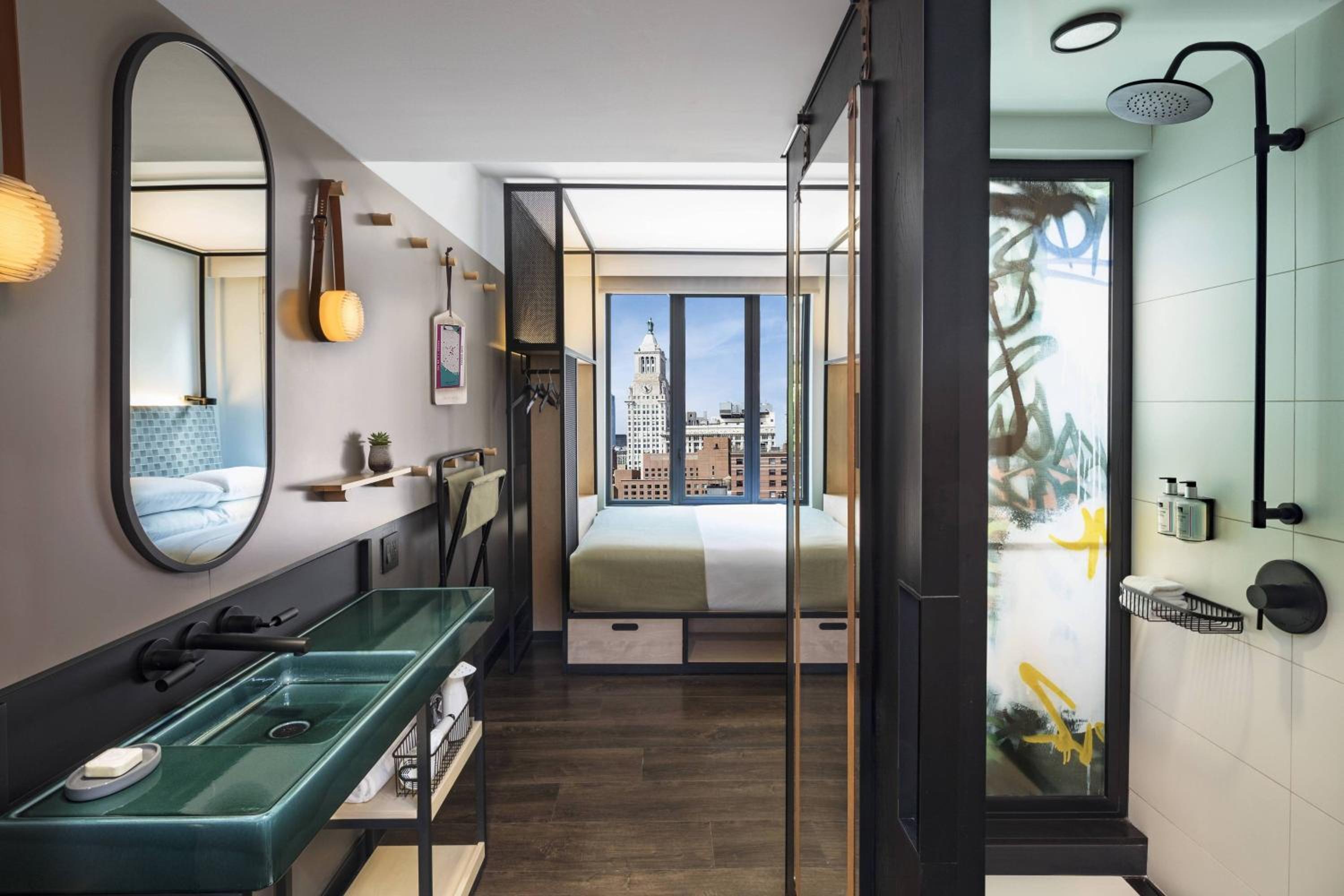 Queen, Guest room, 1 Queen (Mobility Accessible w/Roll-in Shower) - Photo 4