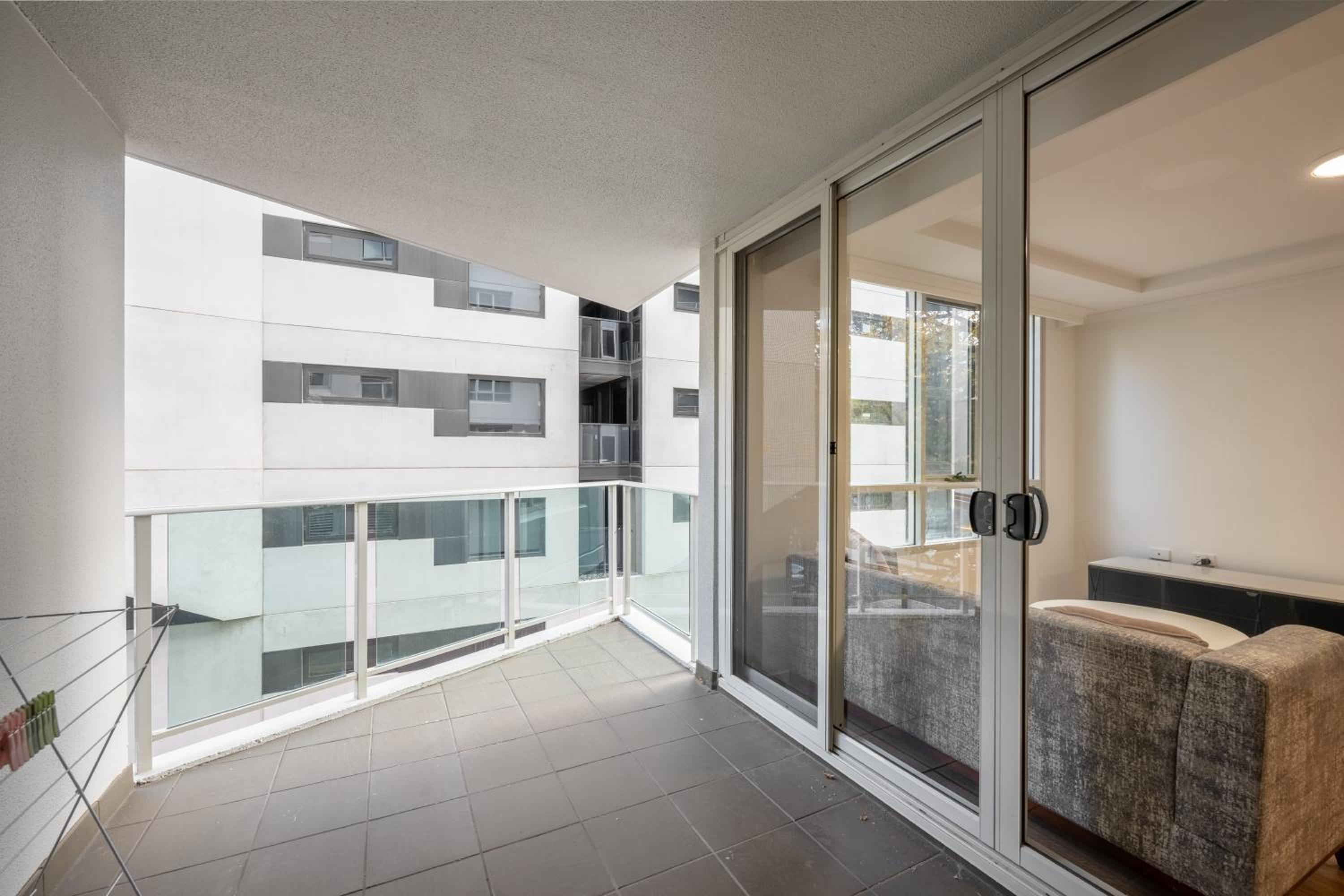 One-Bedroom Apartment With Balcony photo 2
