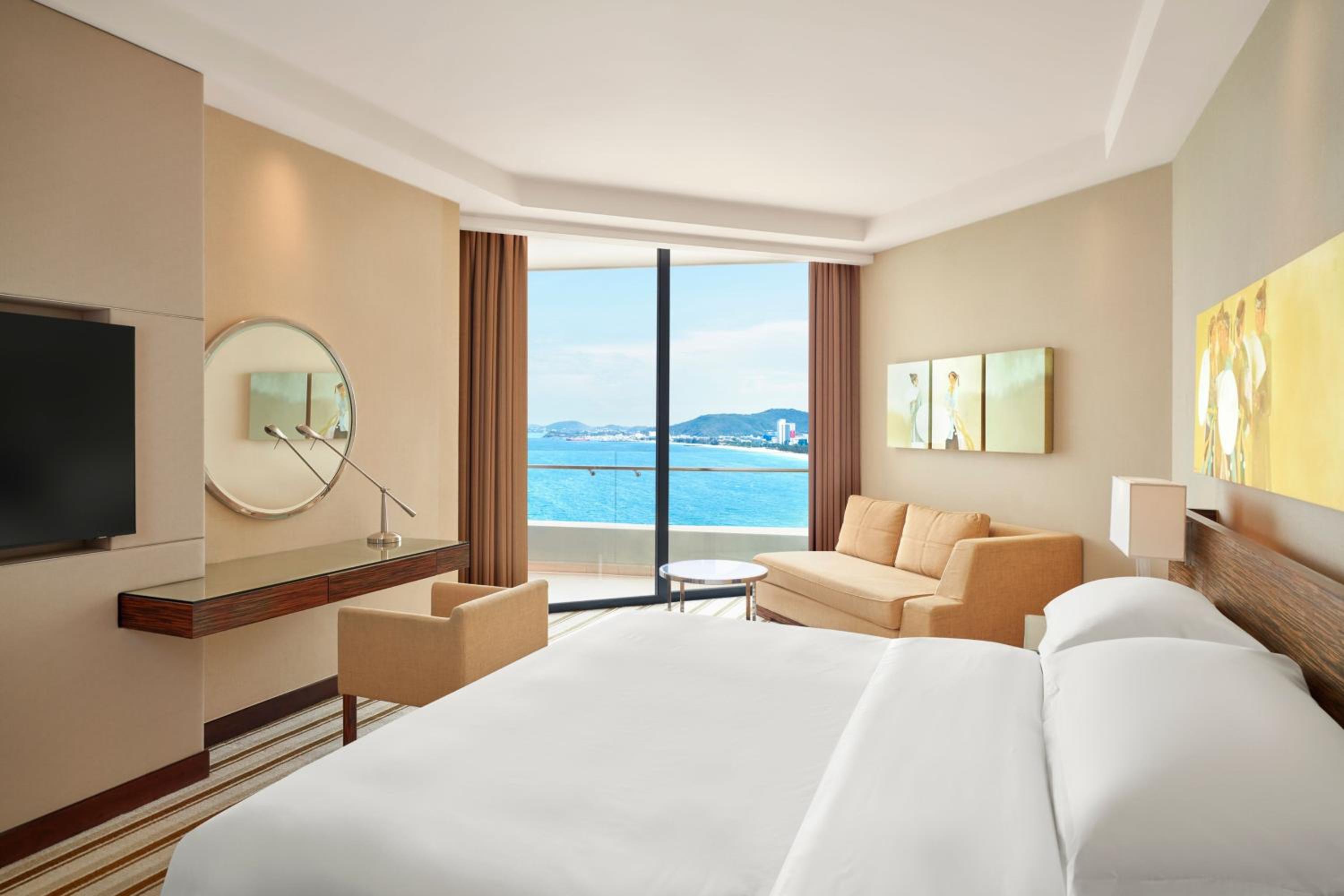 Deluxe King, Guest room, 1 King, Ocean view, Balcony