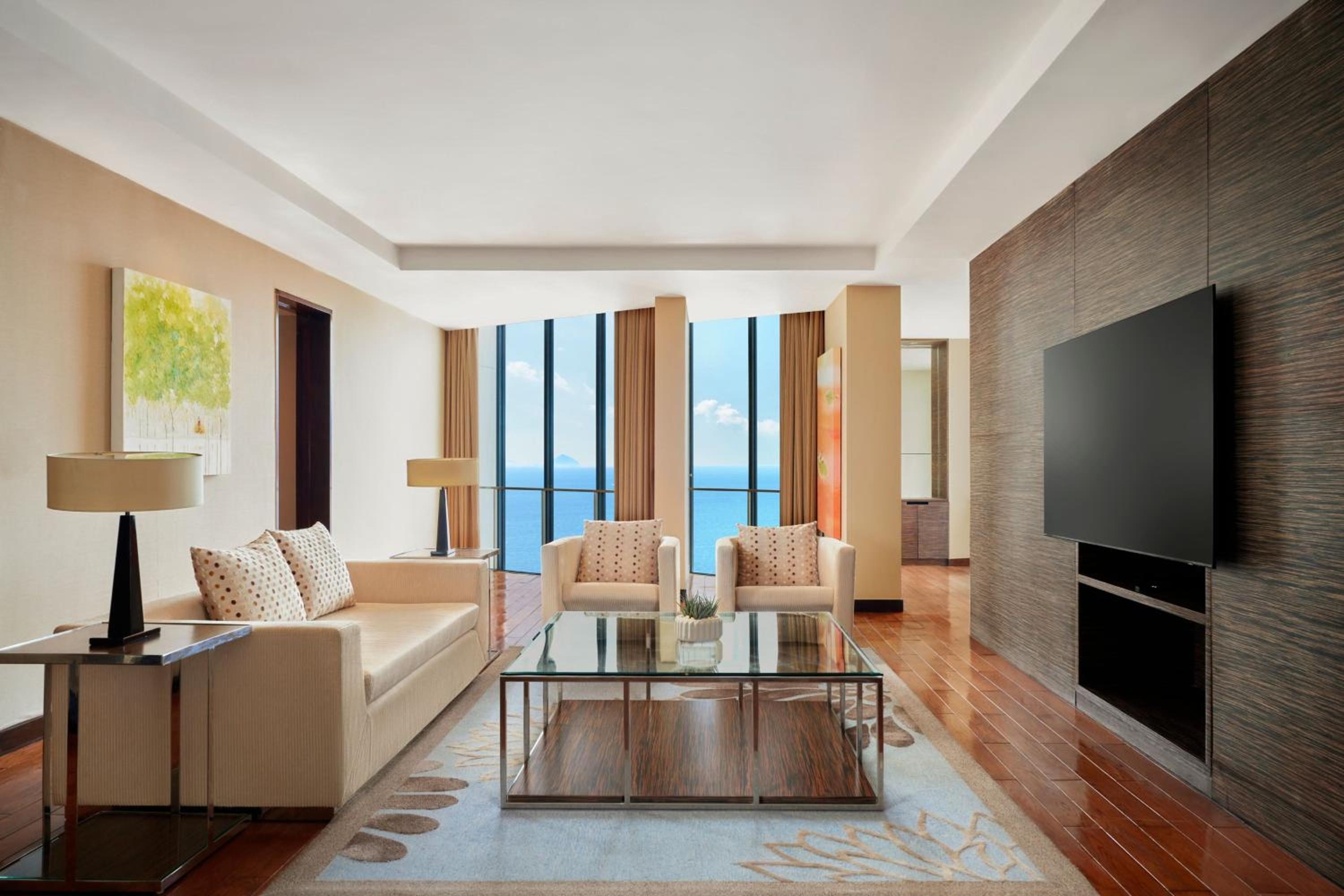 Presidential Suite with Ocean View - High Floor thumbnail 5