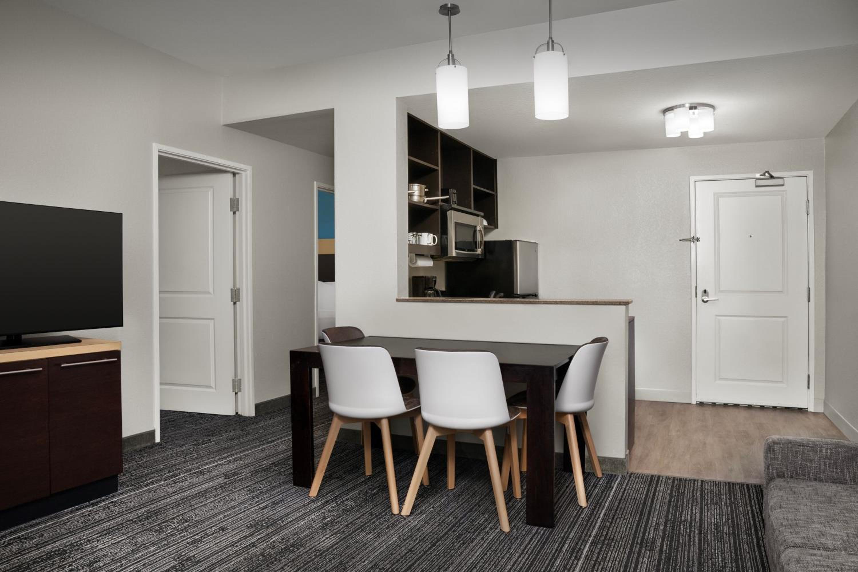 Two-Bedroom Apartment - Photo 2