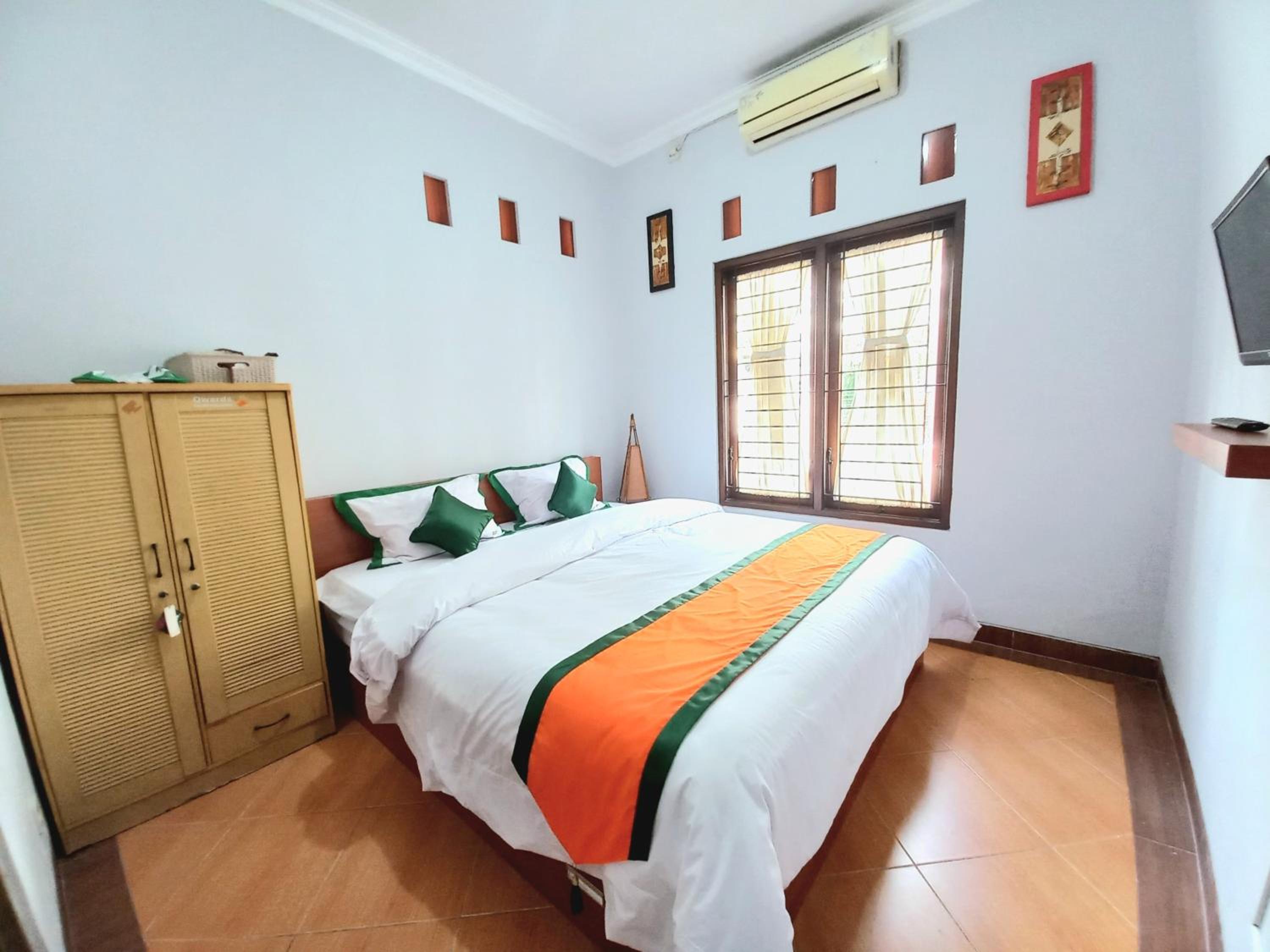 Three-Bedroom House photo 1
