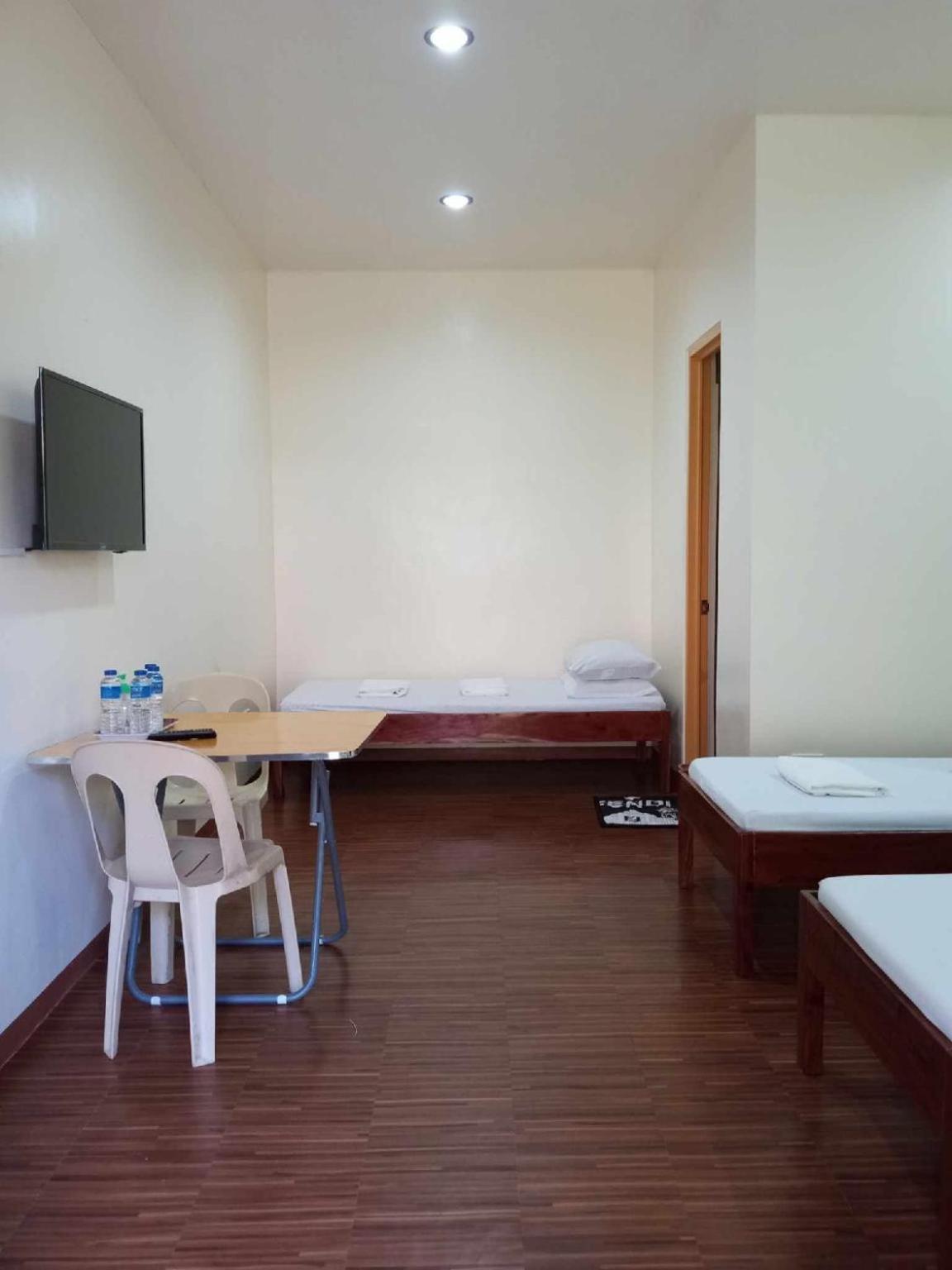 Quadruple Room - Photo 5