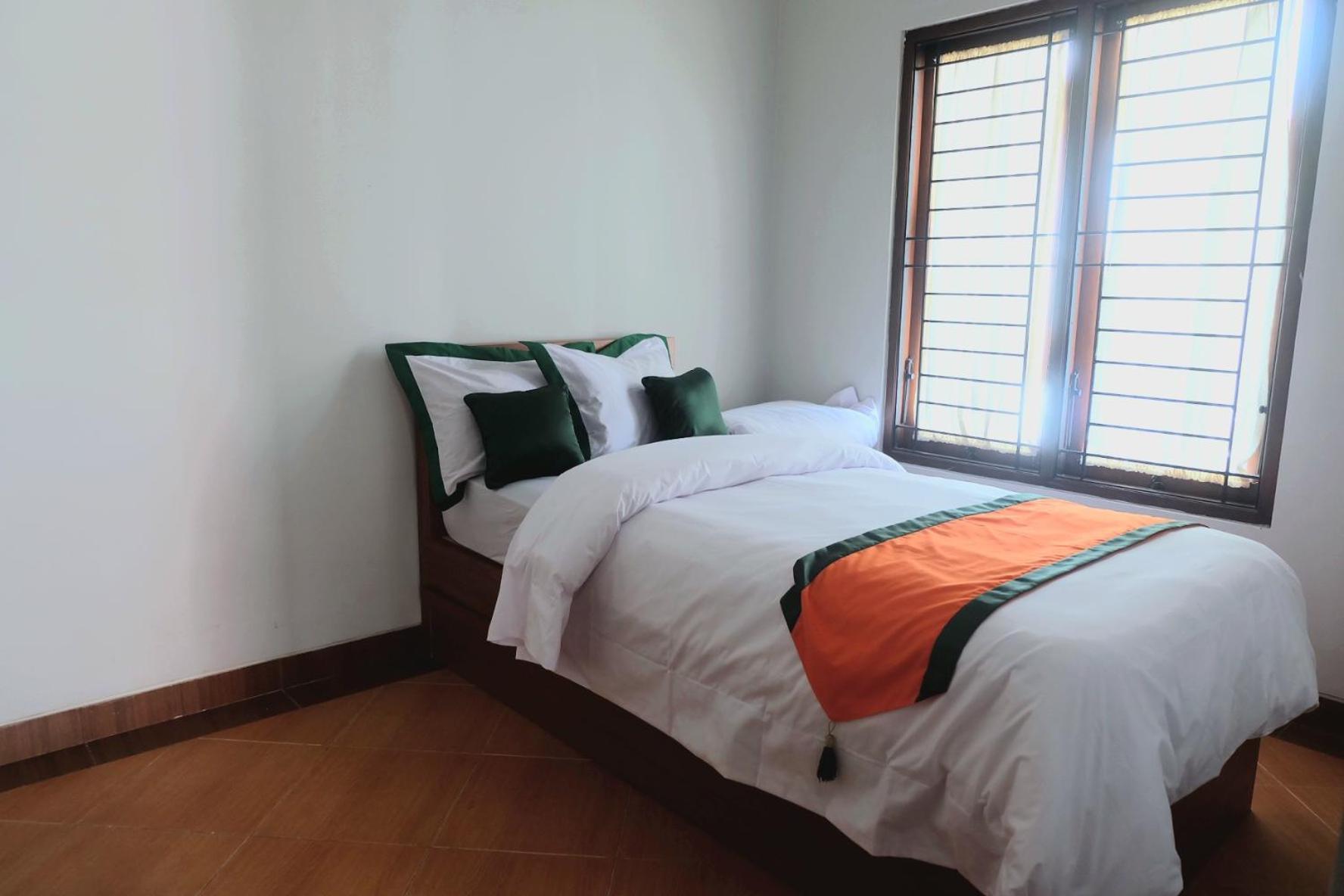 Three-Bedroom House photo 2