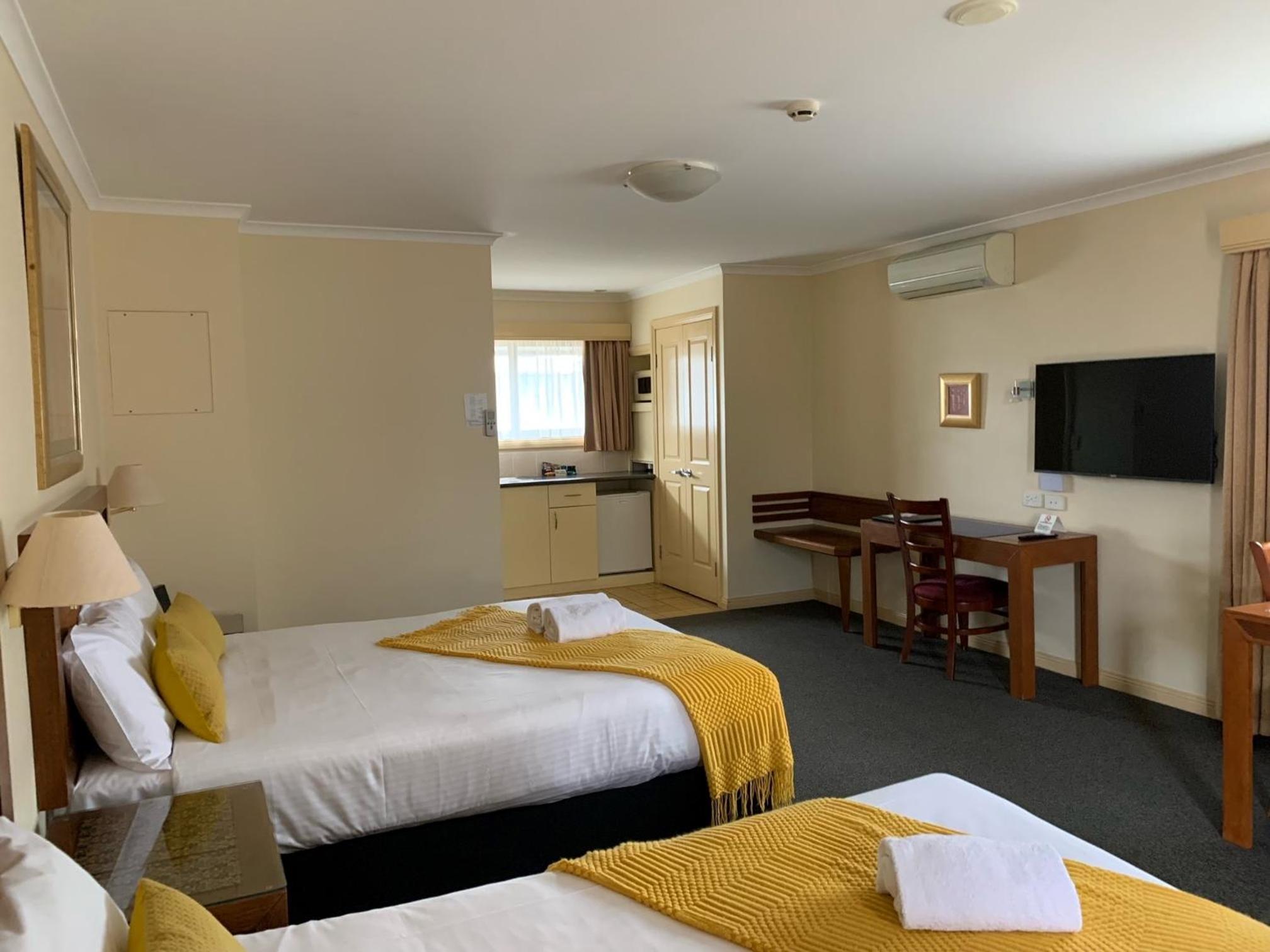 Deluxe Twin Room photo 3