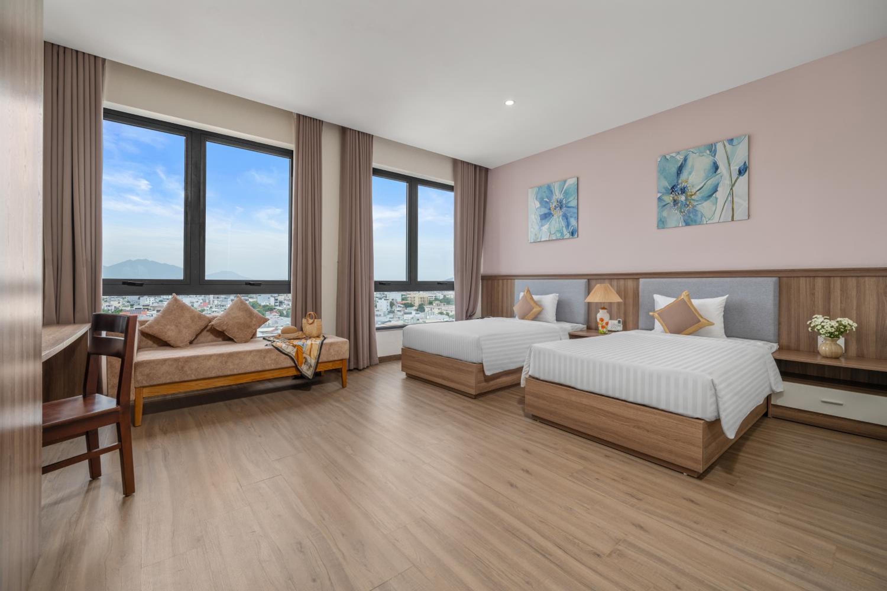 Superior Twin Room With City View