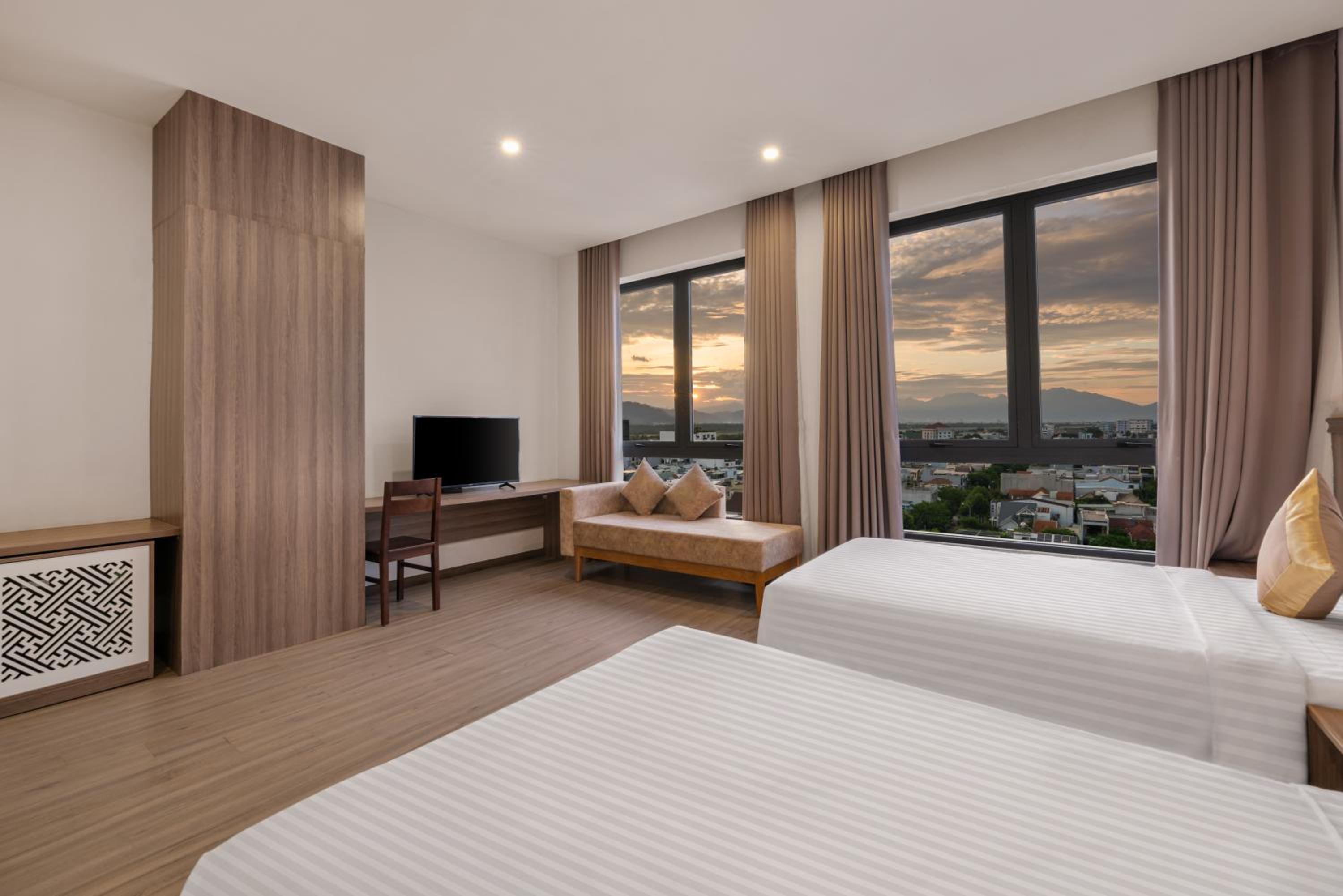 Superior Twin Room with City View