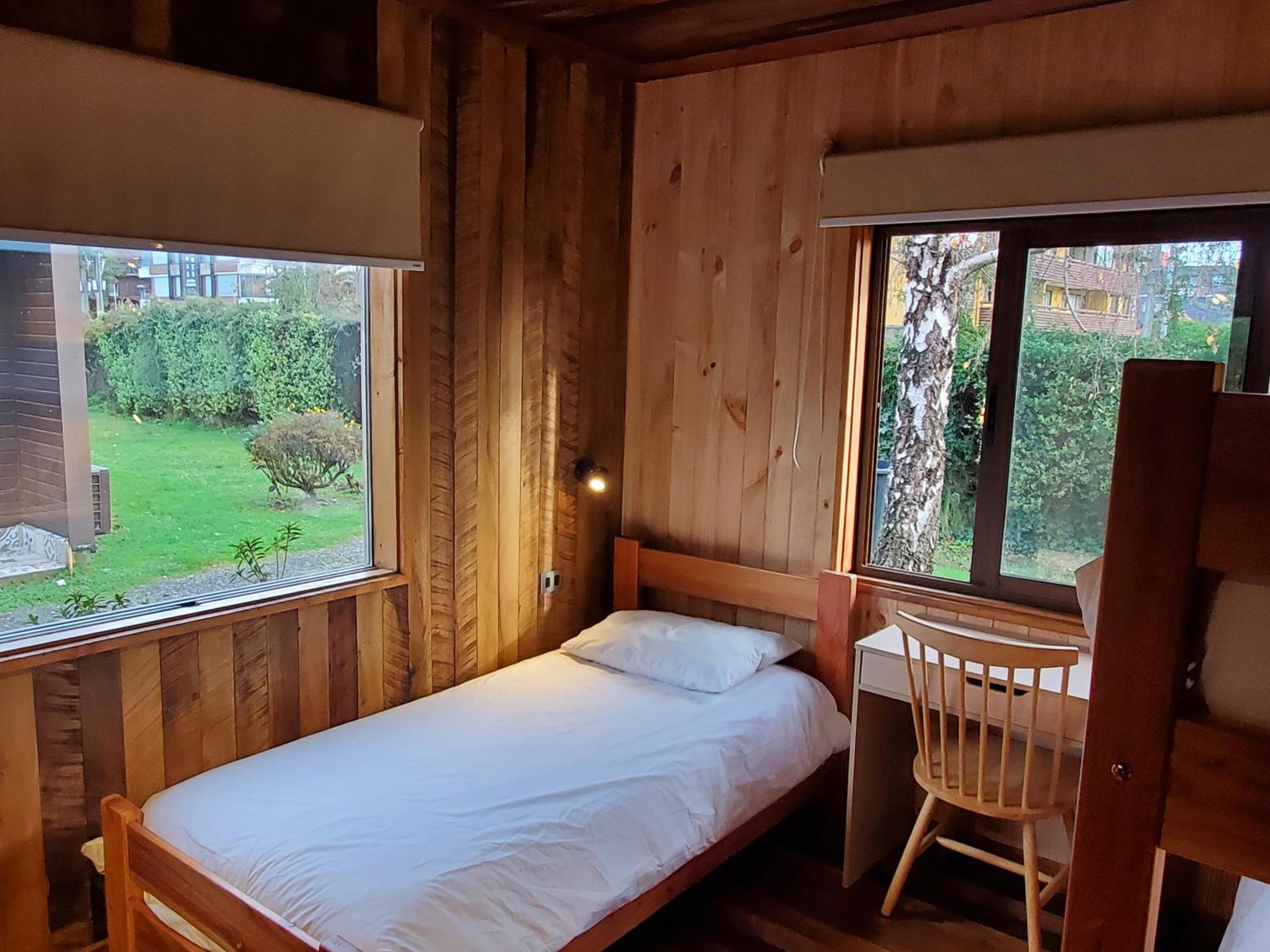 Economy Triple Room With Shared Bathroom photo 3