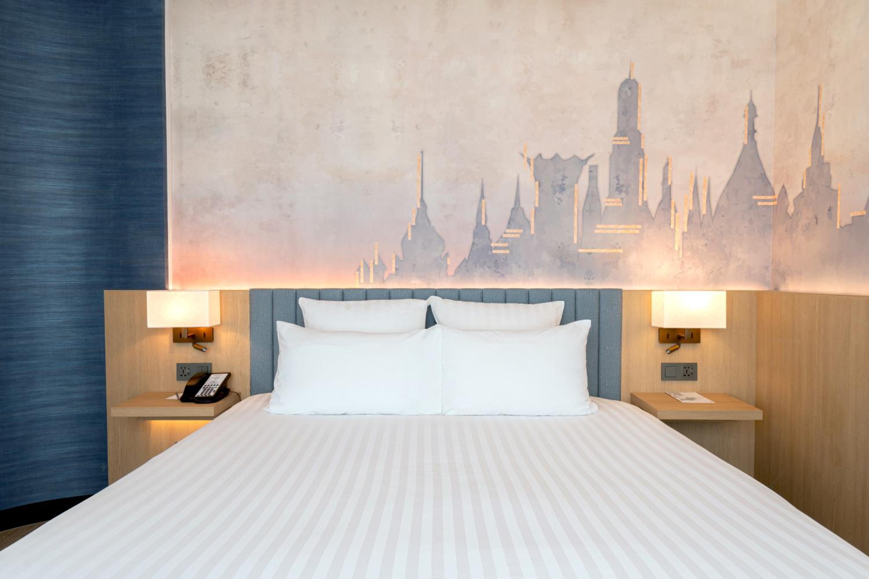 Junior Suite with Queen Bed