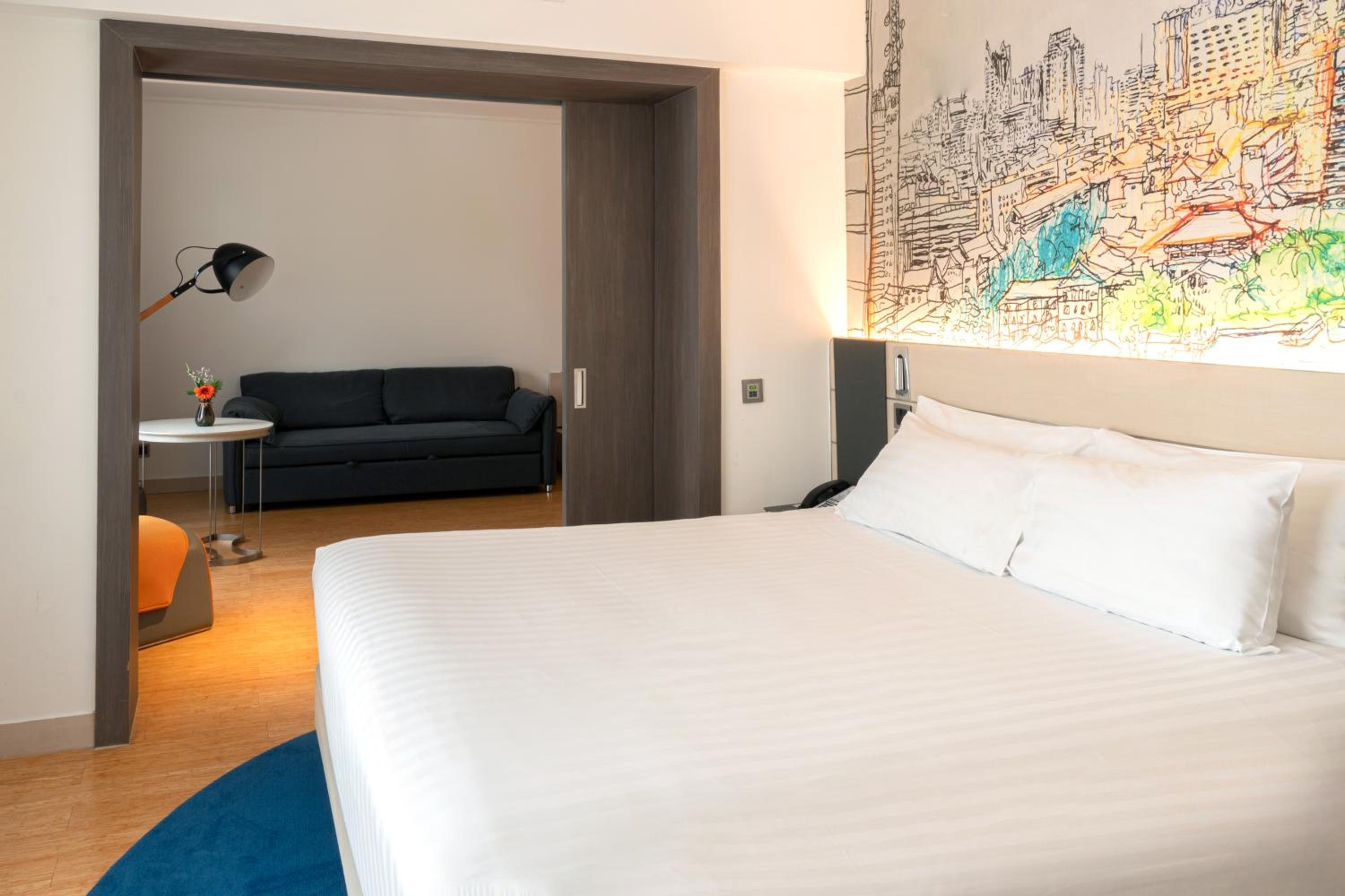 Junior Suite with Queen Bed