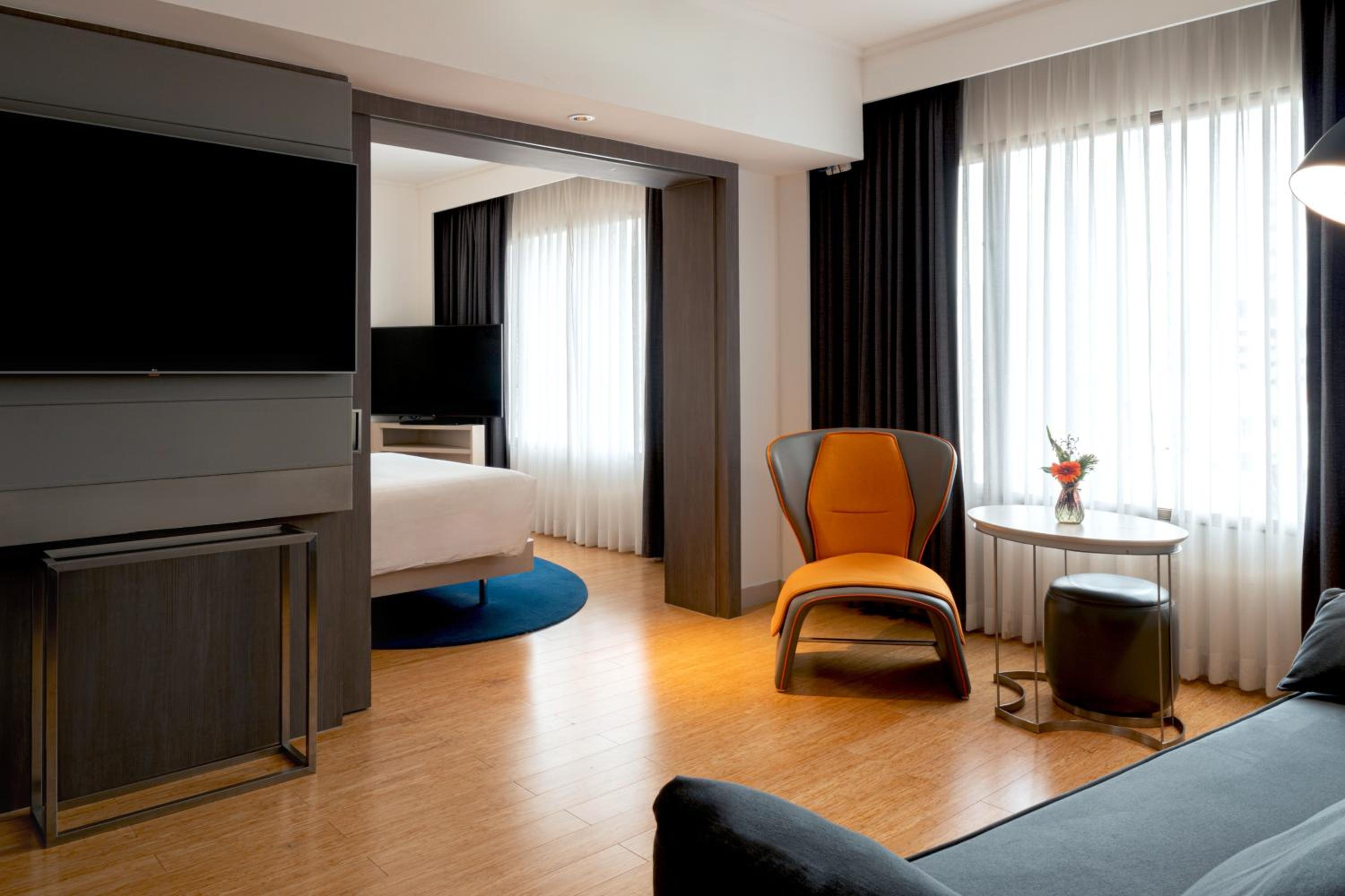 Junior Suite with Queen Bed