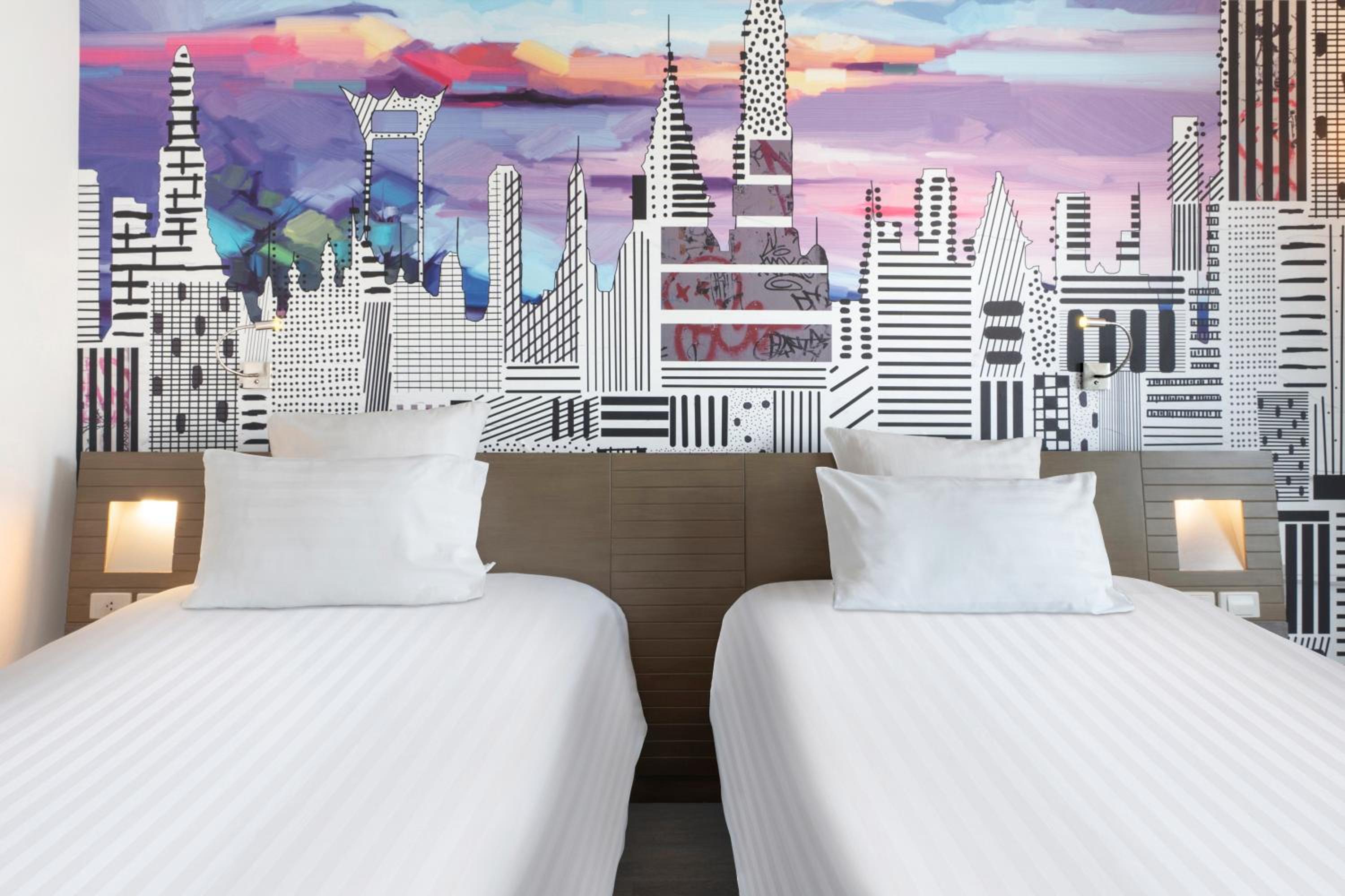 Superior Twin Room thumbnail 6