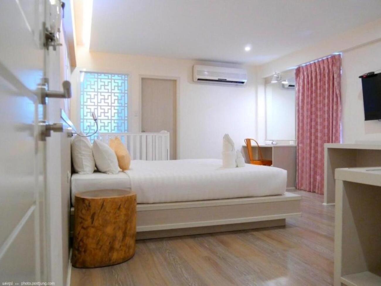 Budget Double Room - Photo 13
