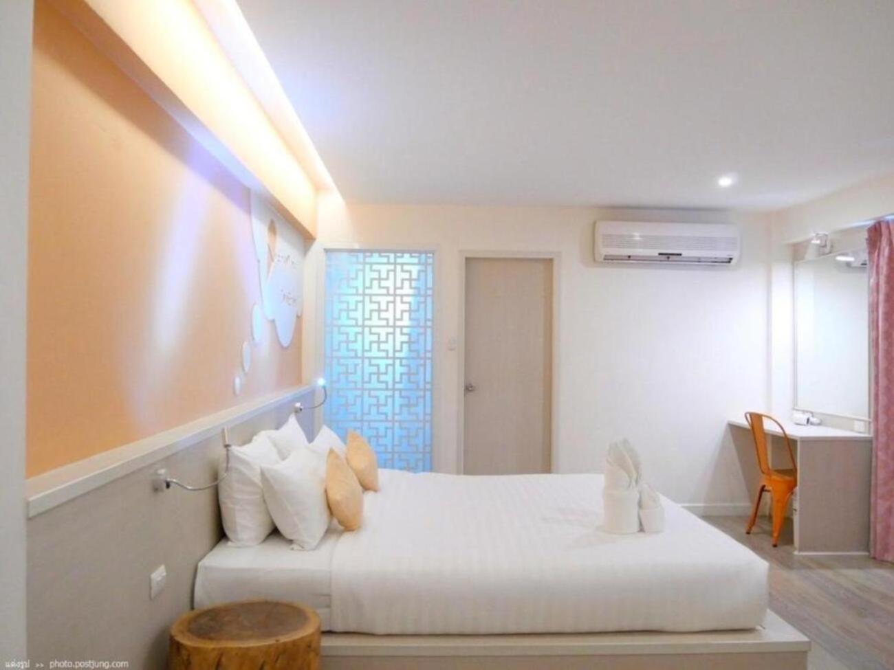 Budget Double Room - Photo 12