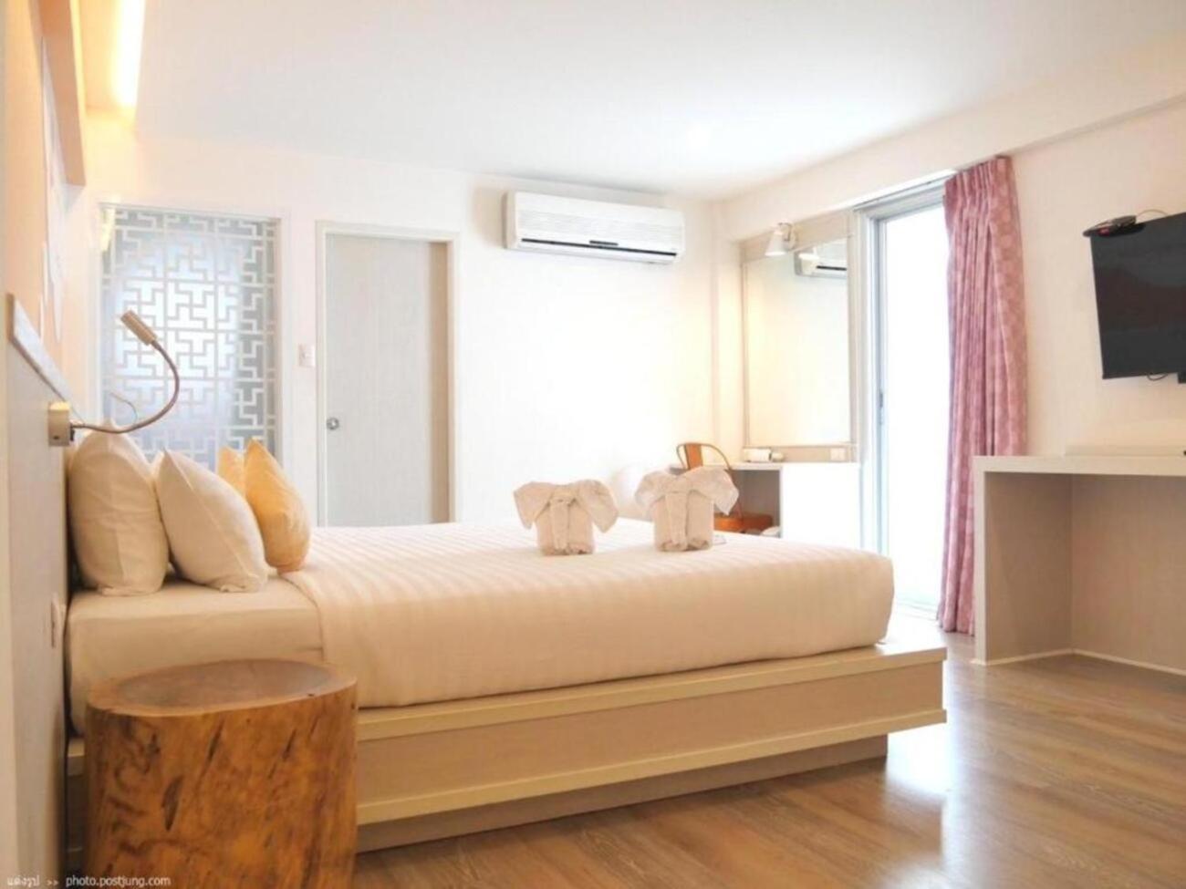 Budget Double Room - Photo 9