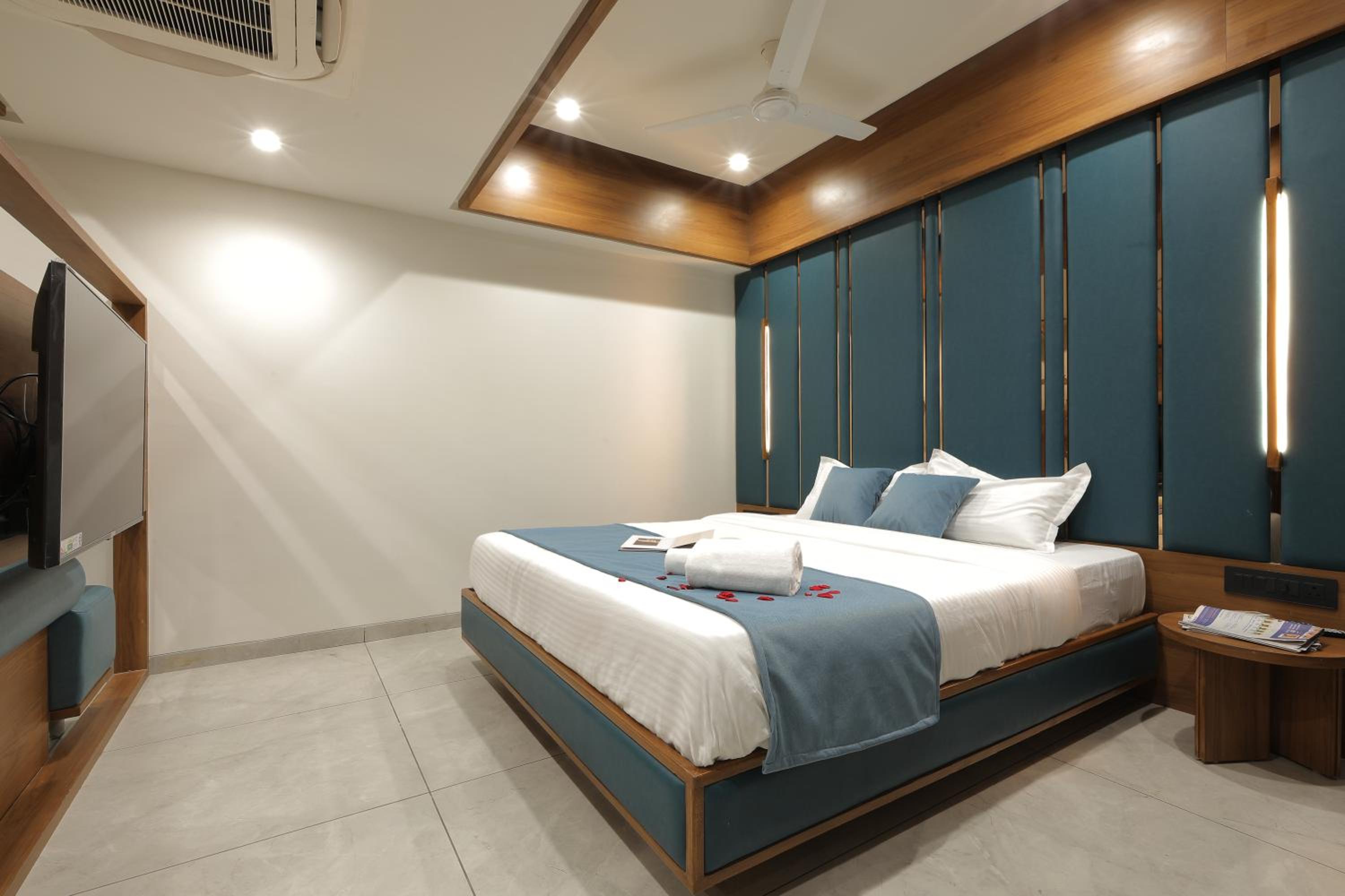 Superior King Room photo 2