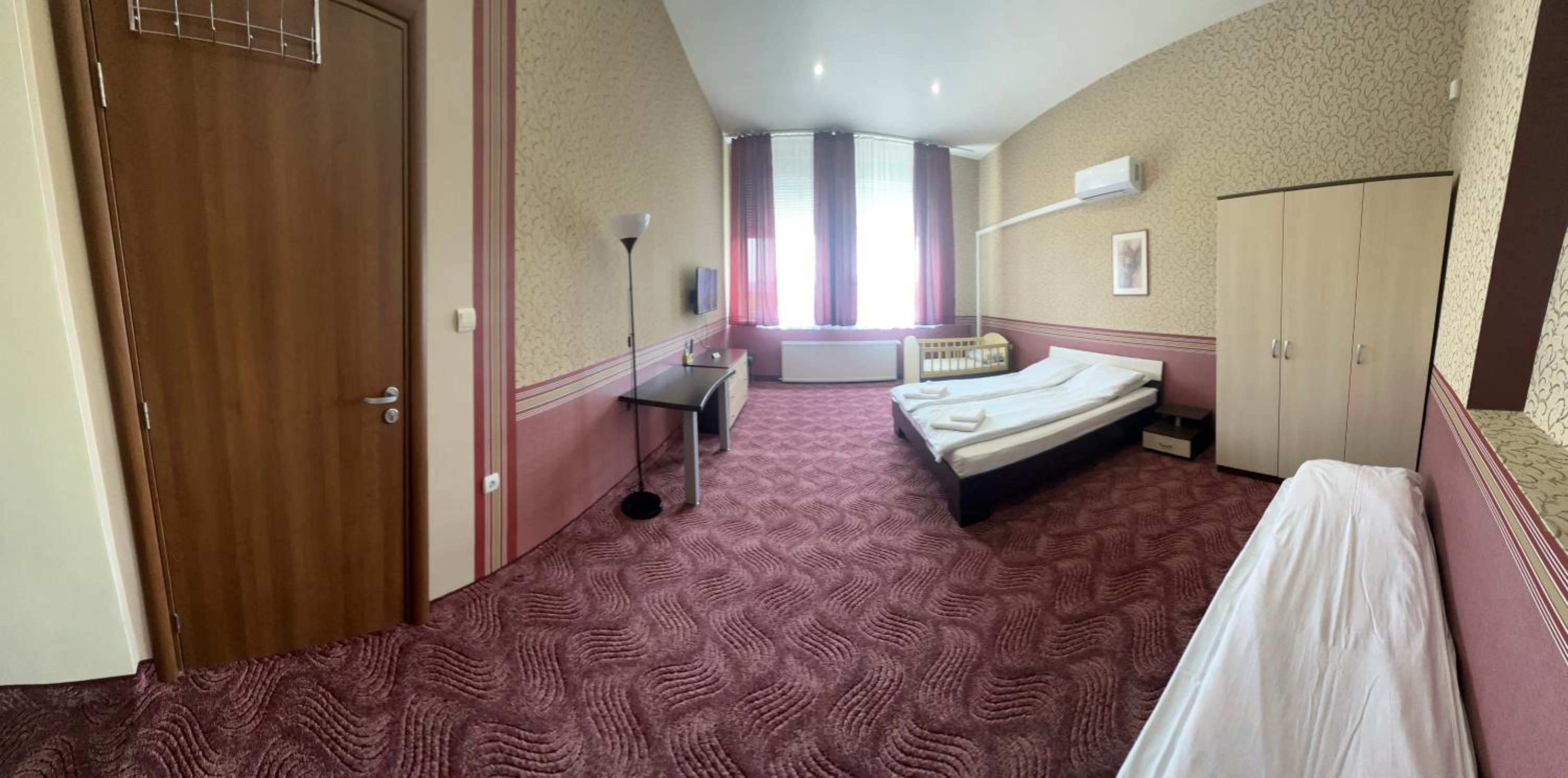 Deluxe Family Room photo 1