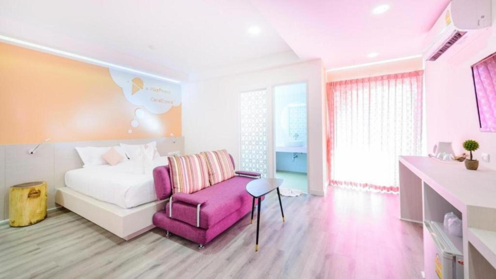 Suite with Balcony - Photo 10