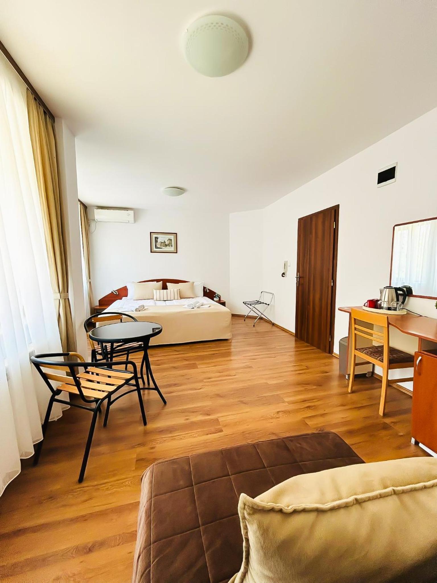 Twin Room with Terrace photo 3