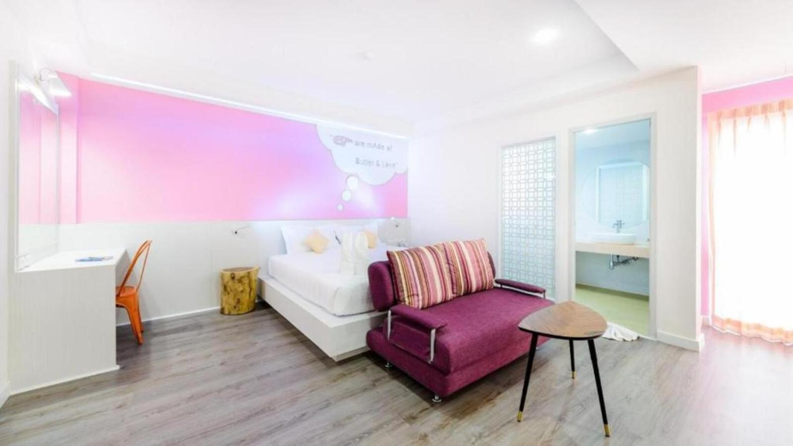 Suite with Balcony - Photo 8