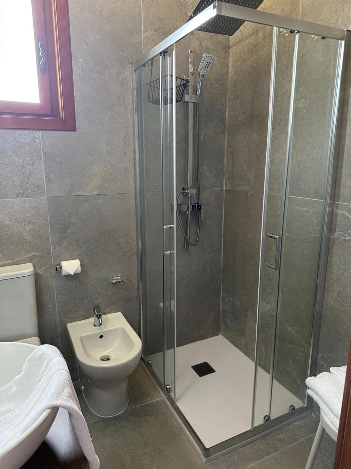Double Room - Photo 8