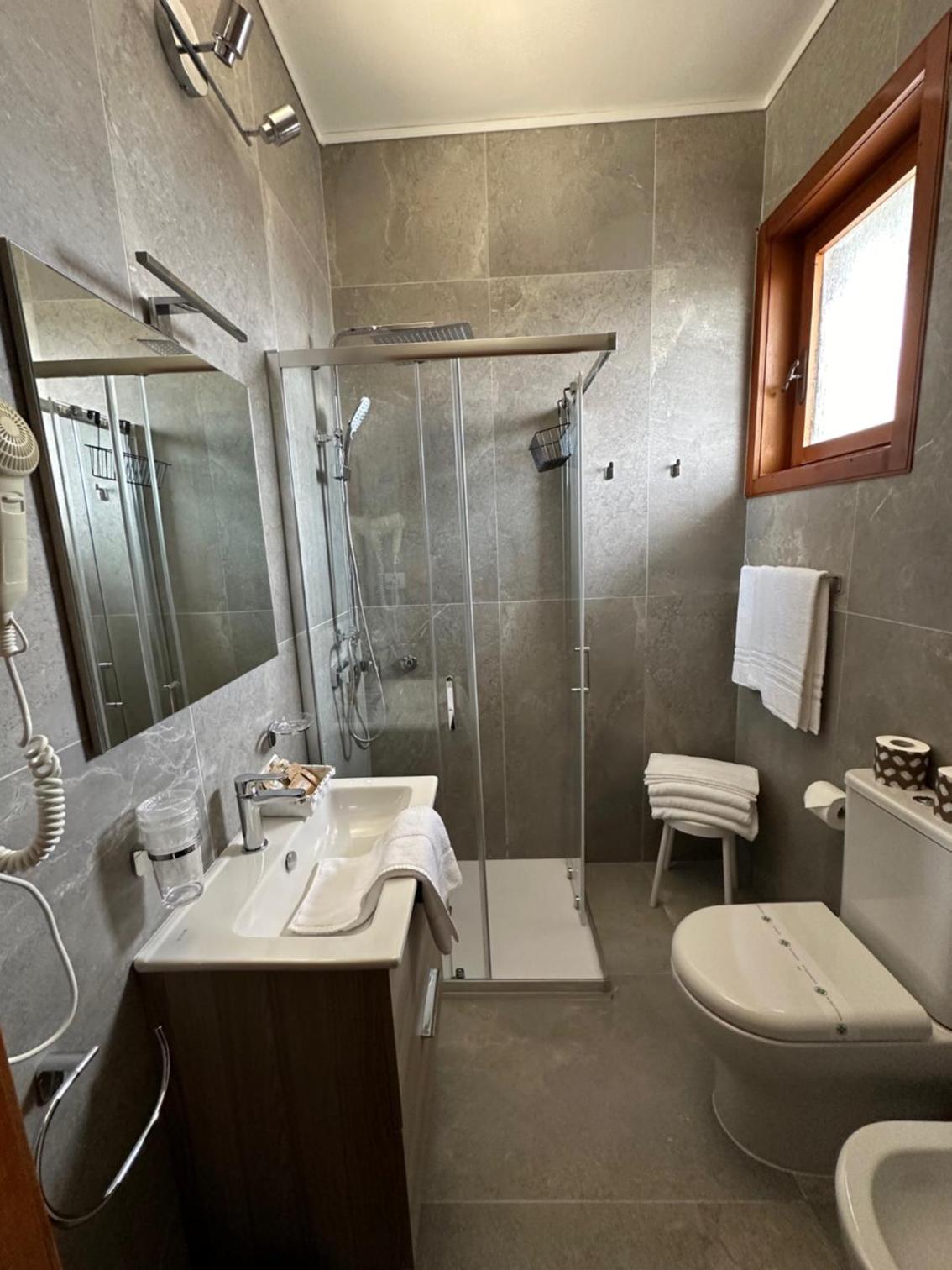 Double Room - Photo 11
