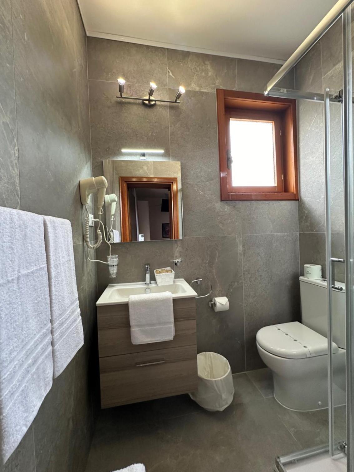 Double Room - Photo 12