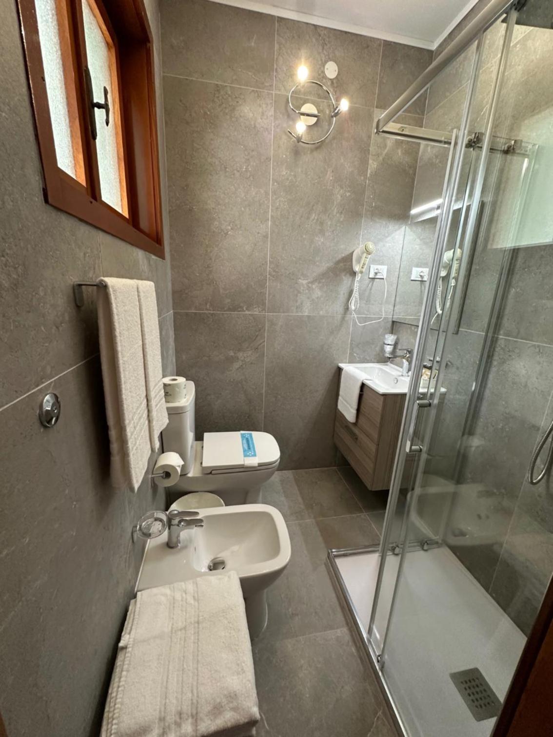 Double Room - Photo 13
