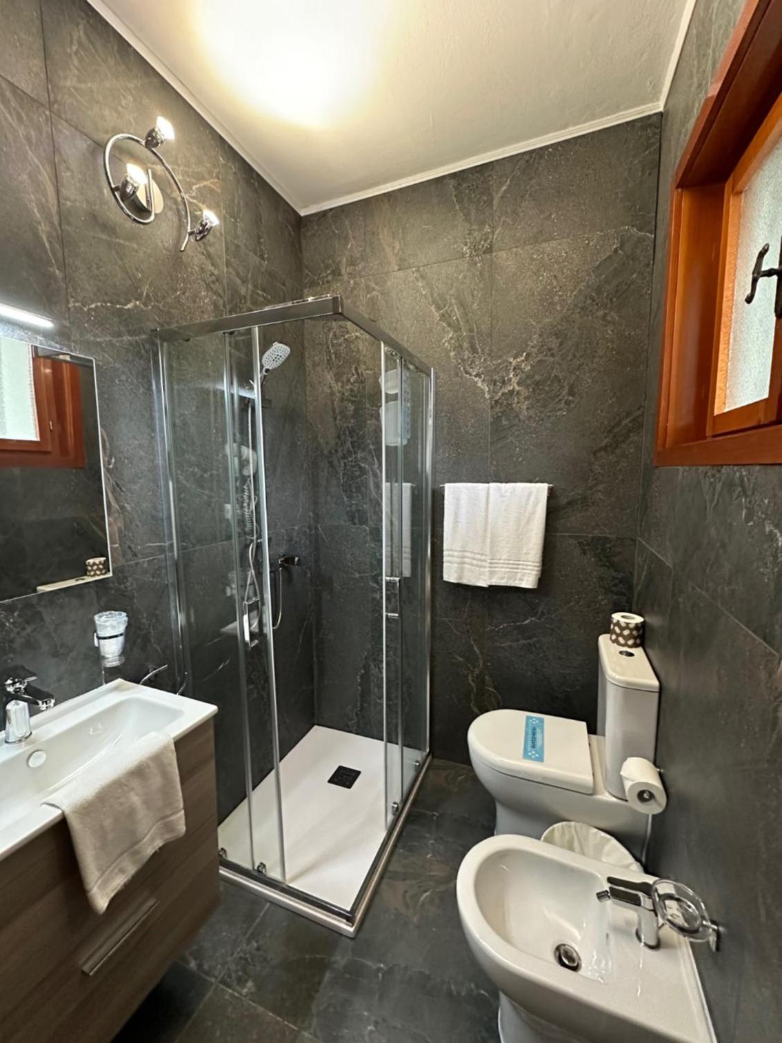 Double Room - Photo 14