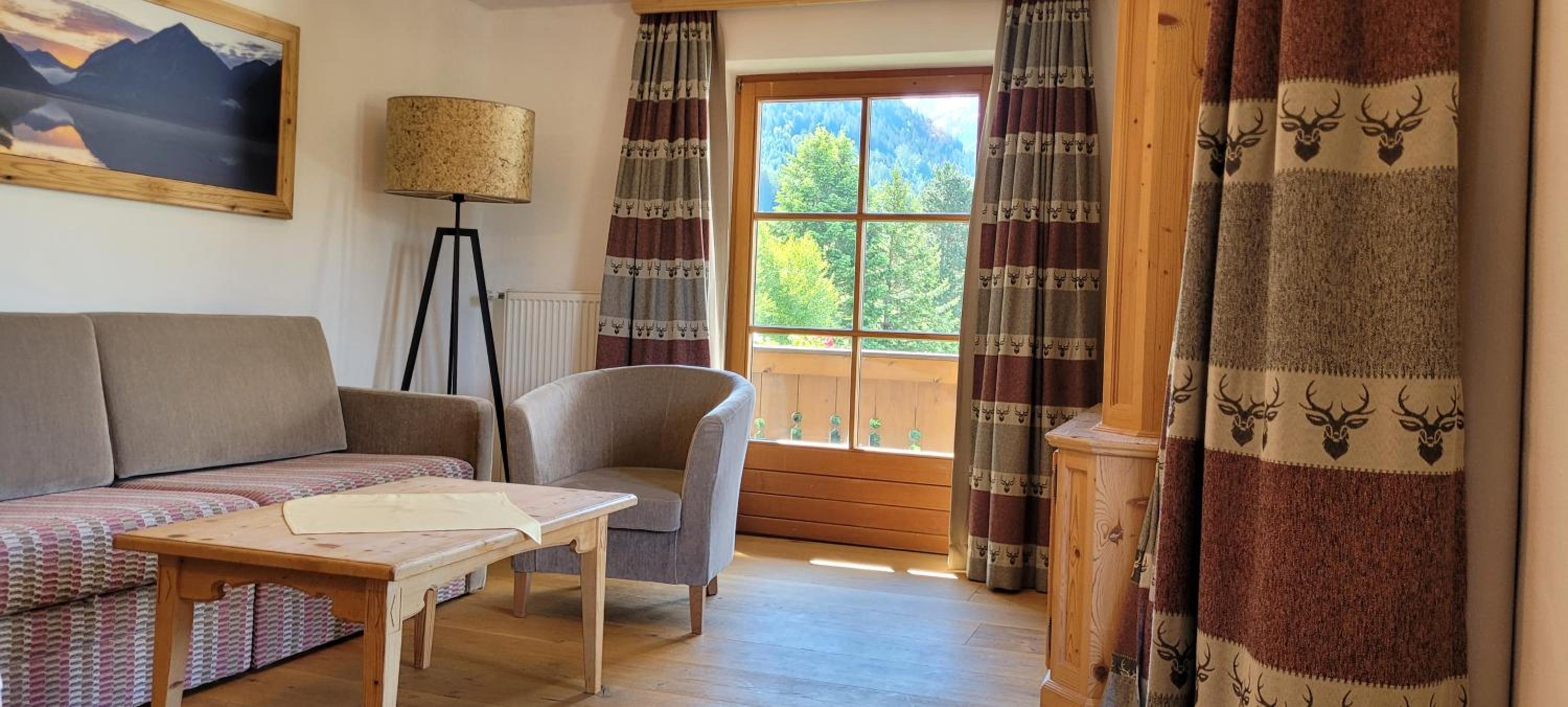 One-Bedroom Suite with Balcony photo 1