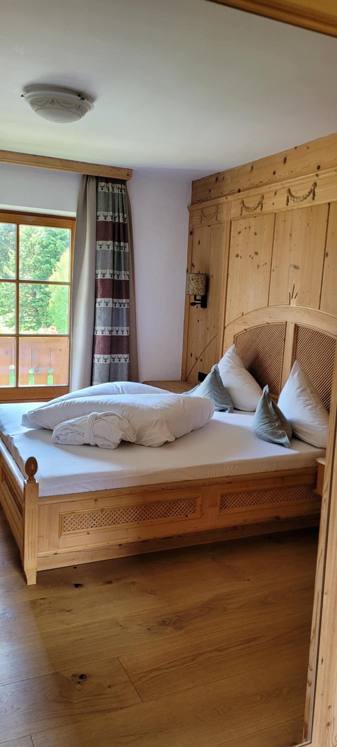 One-Bedroom Suite with Balcony photo 3