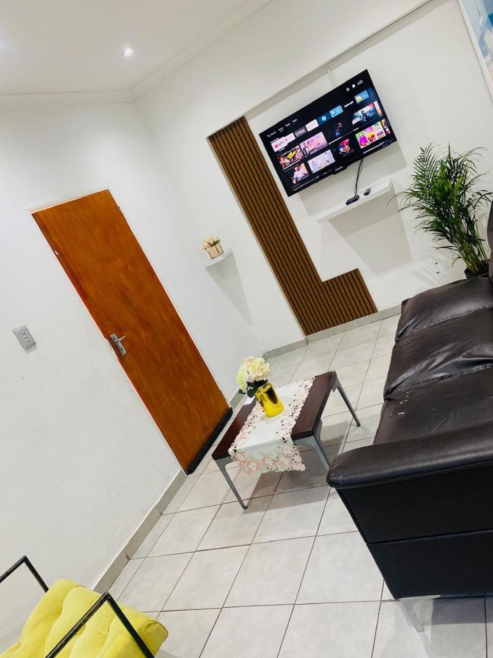 Deluxe Family Suite photo 1