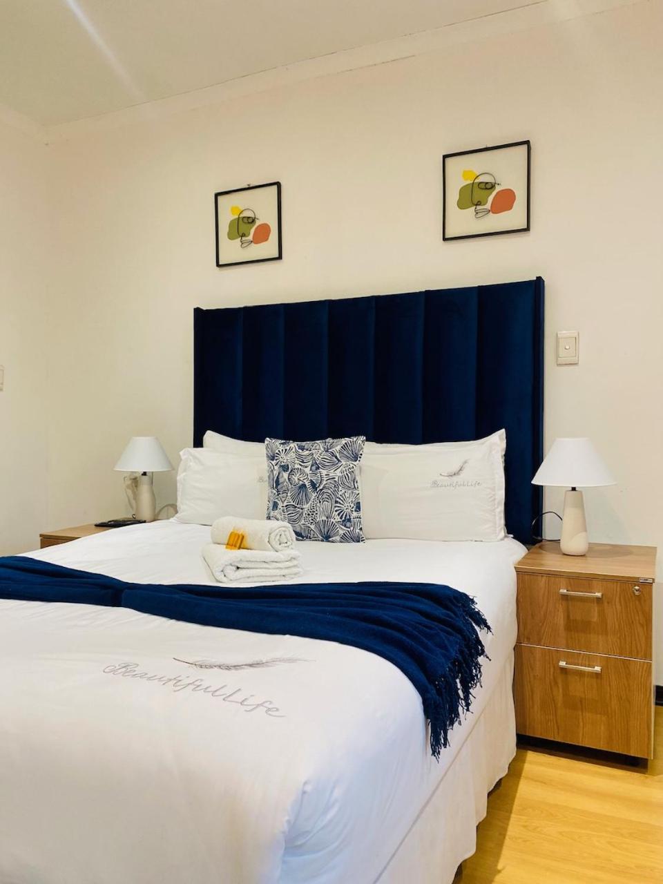 Queen Room with Balcony photo 1