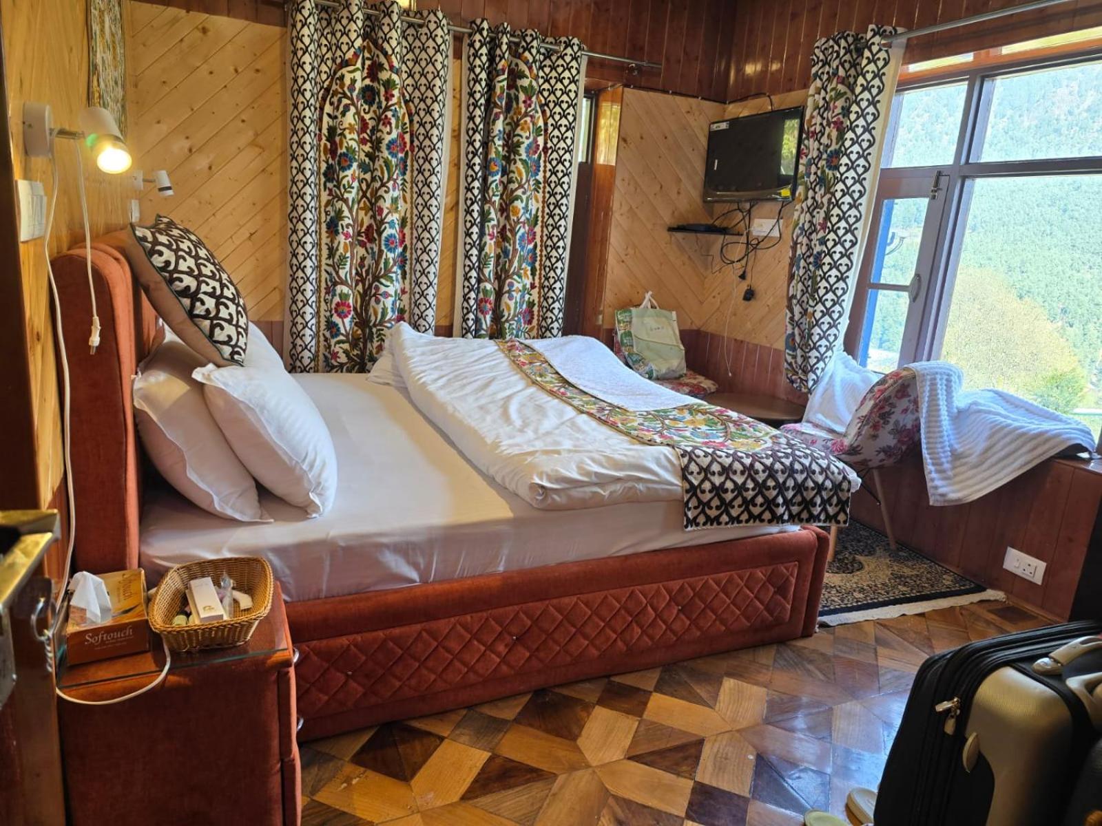 Deluxe Double Or Twin Room With Mountain View photo 3