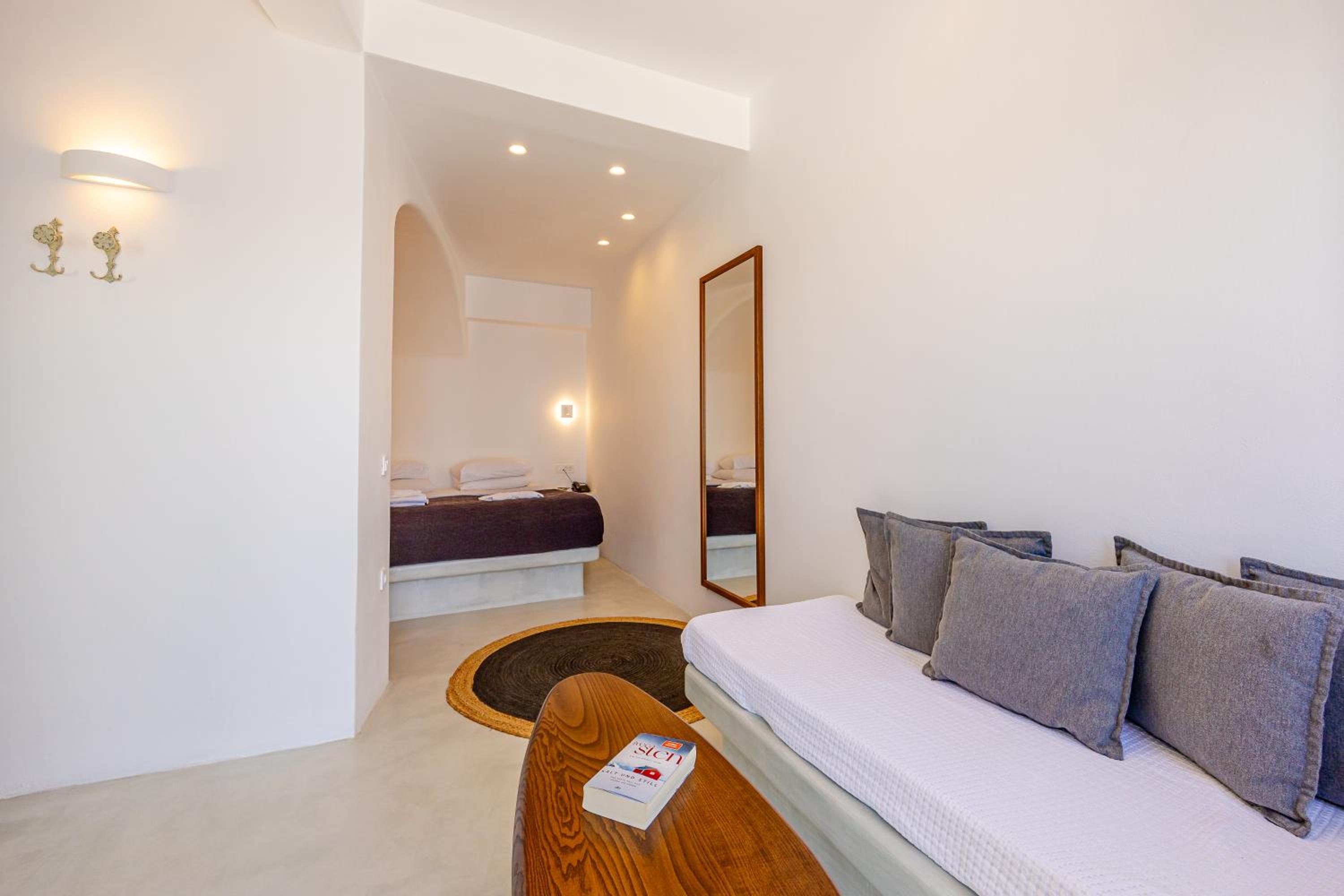 Honeymoon Double with Caldera View and hot tub