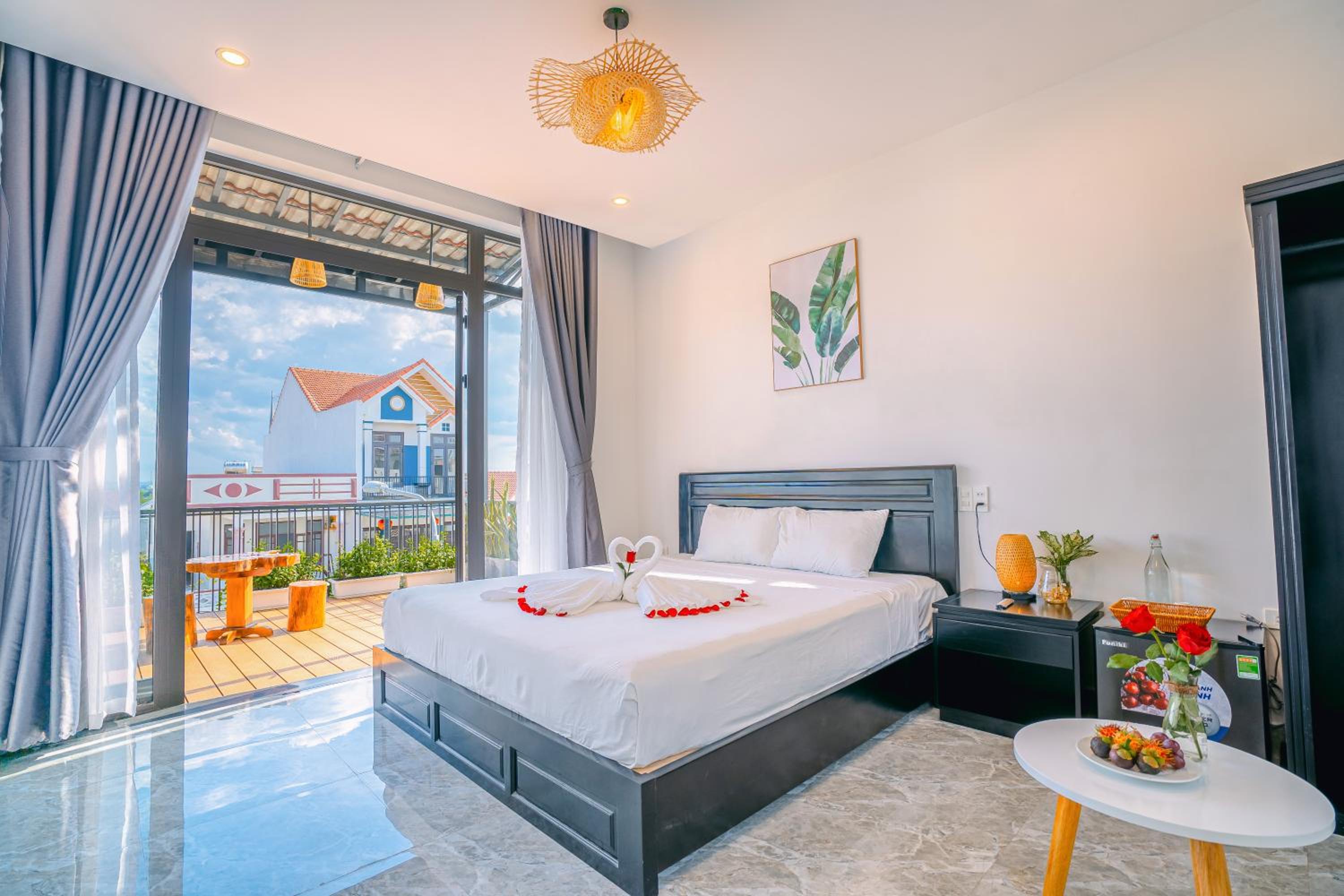 Deluxe Double Room with Balcony - Photo 1