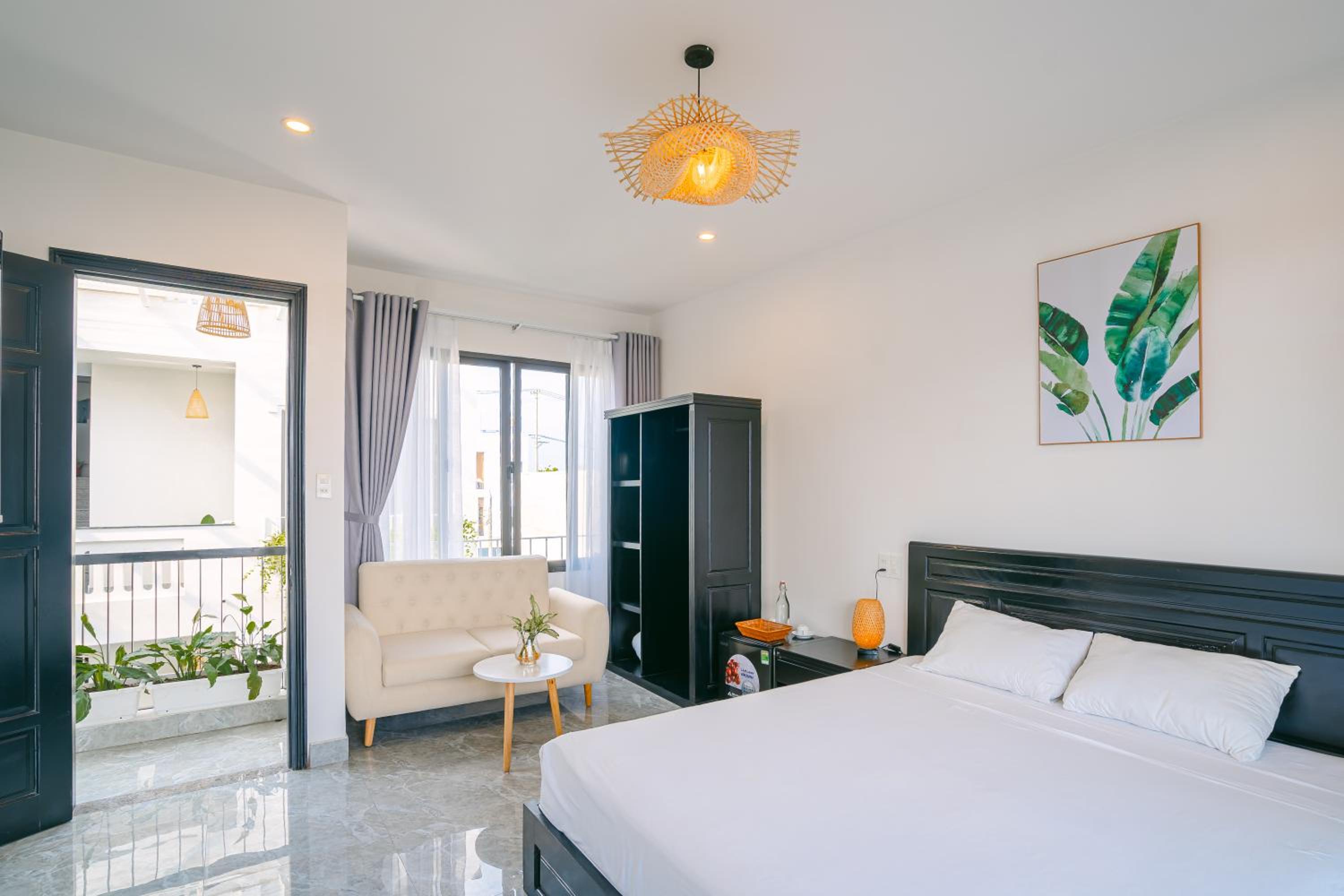 Deluxe Double Room with Balcony - Photo 3