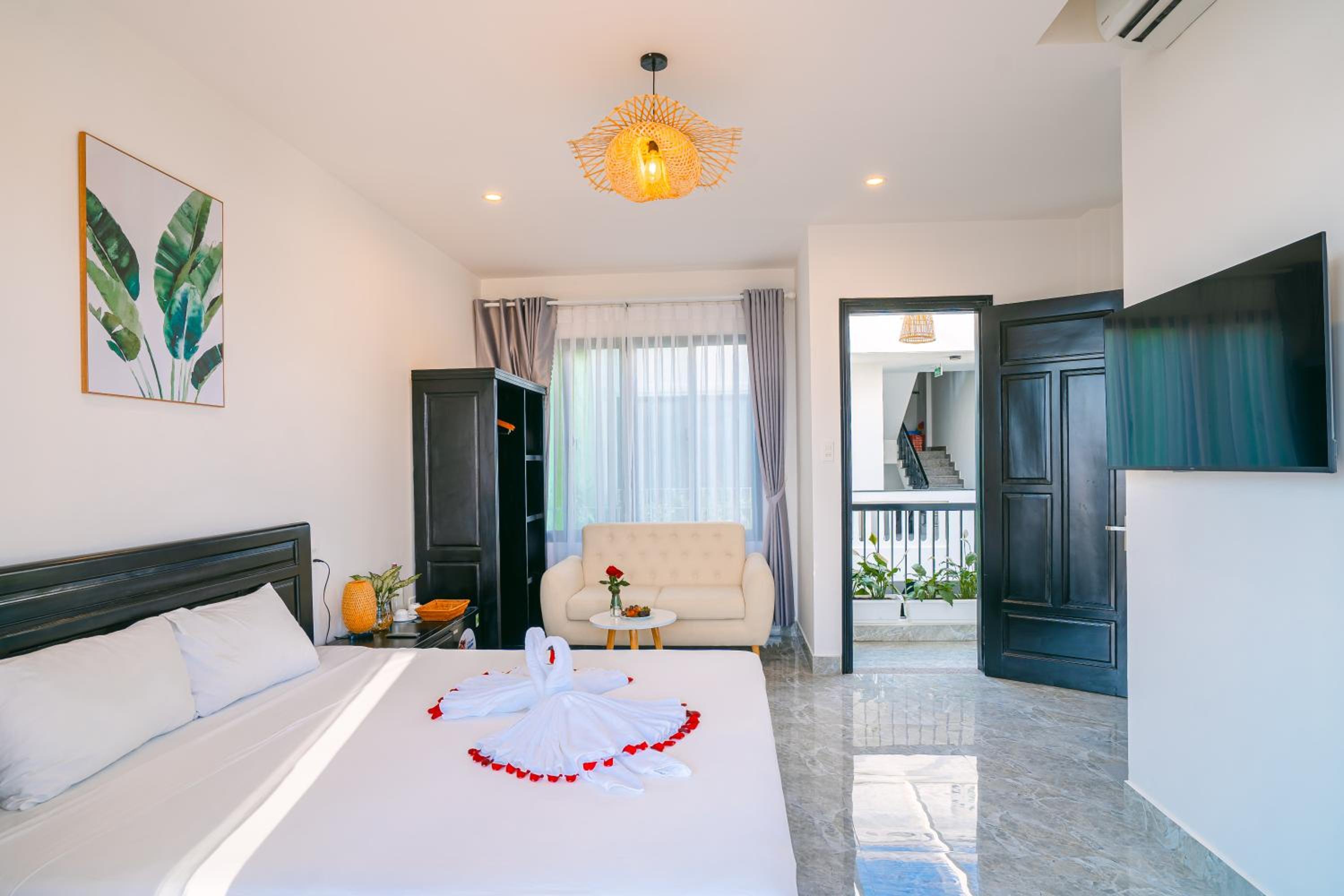 Deluxe Double Room with Balcony - Photo 2