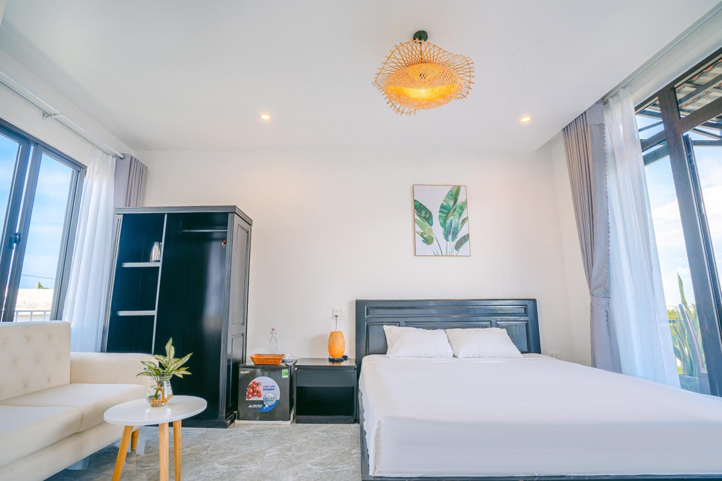 Deluxe Double Room with Balcony - Photo 5