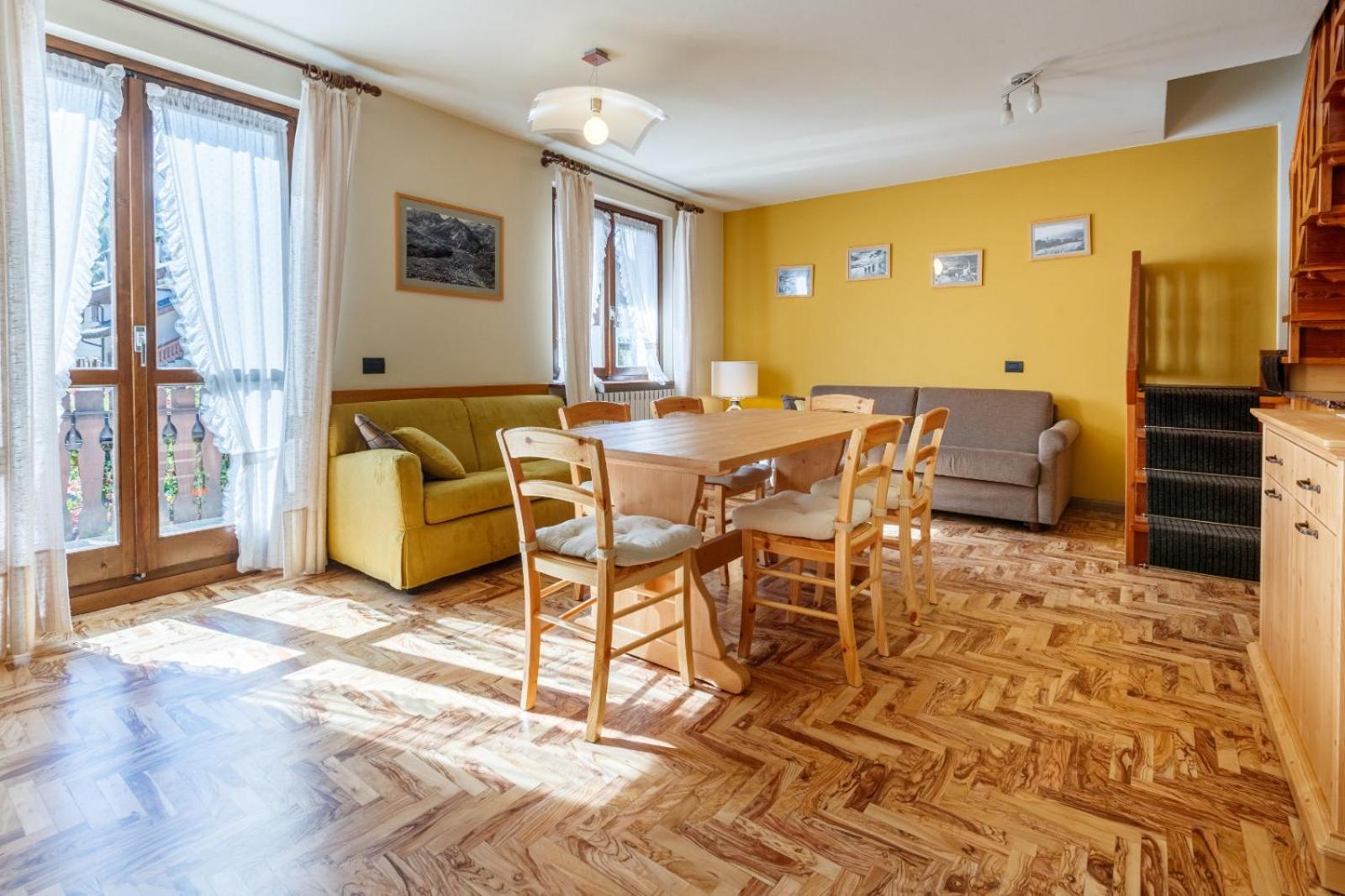 Three-Bedroom Apartment - Split Level photo 2