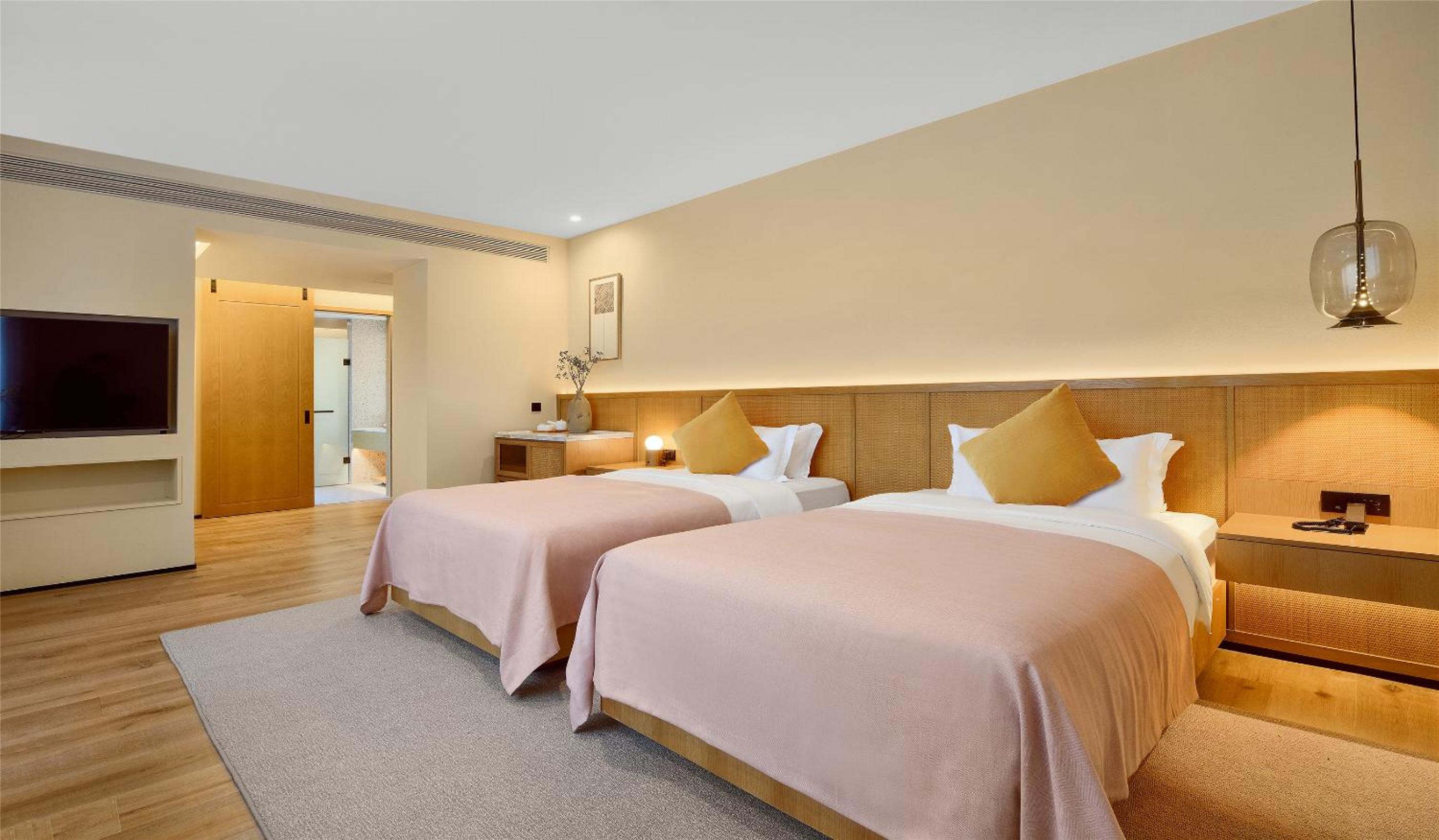 Twin Room With Private External Bathroom