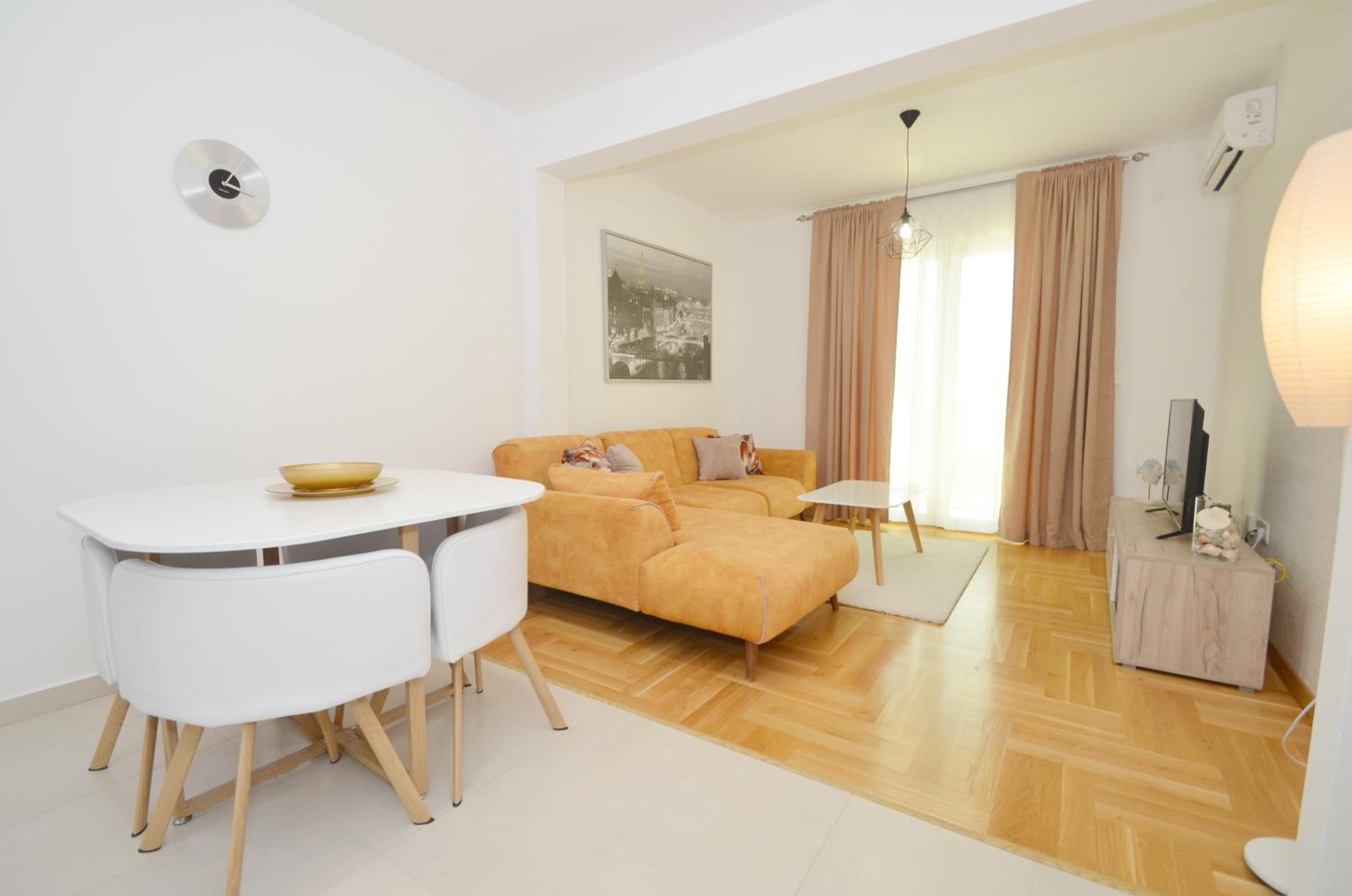 One-Bedroom Apartment photo 3