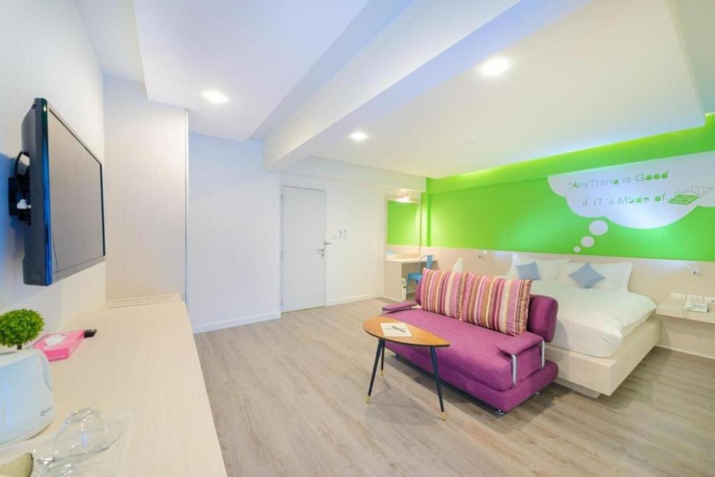 Suite with Balcony - Photo 6