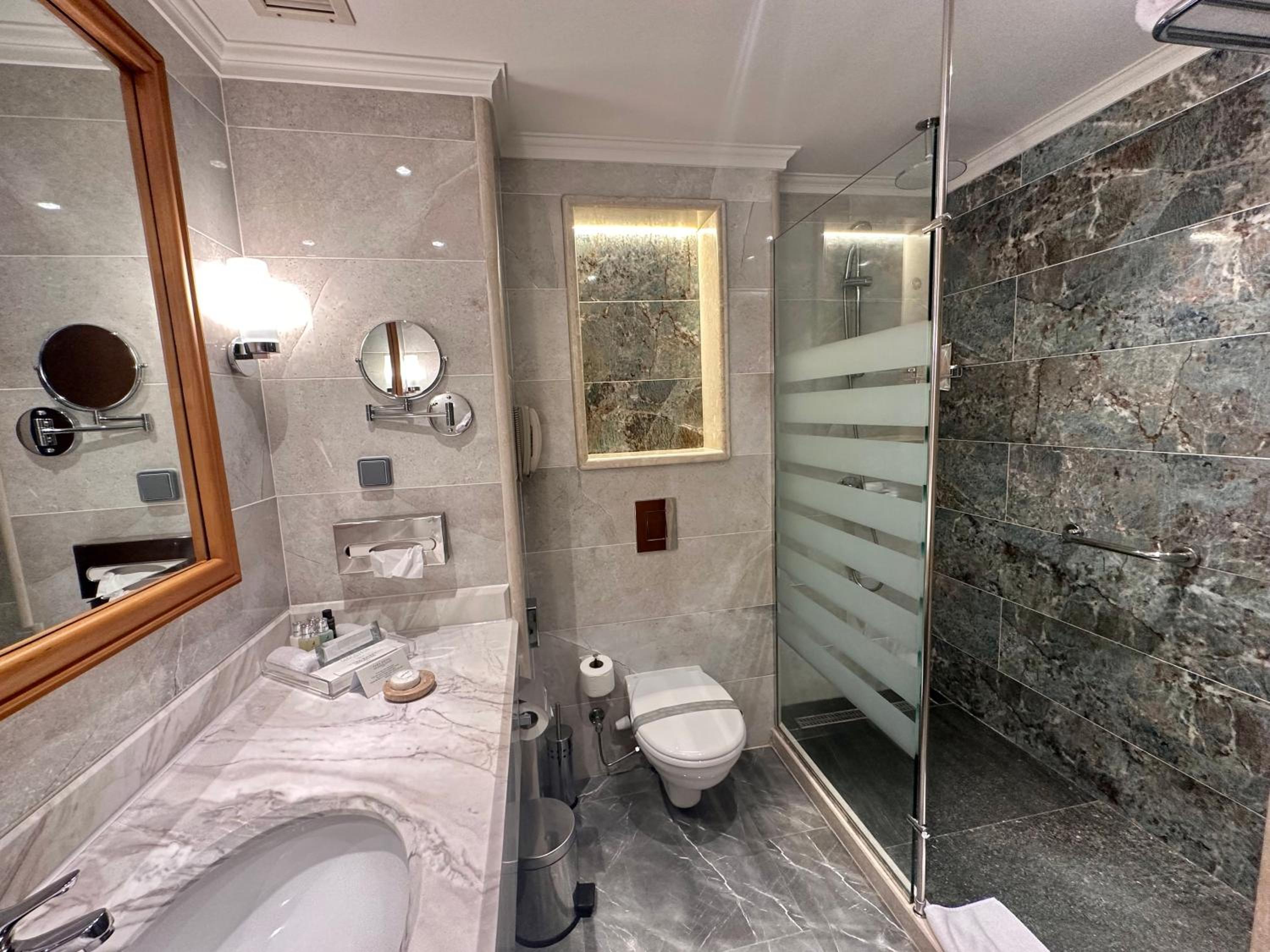 King Bay Suite photo 3
