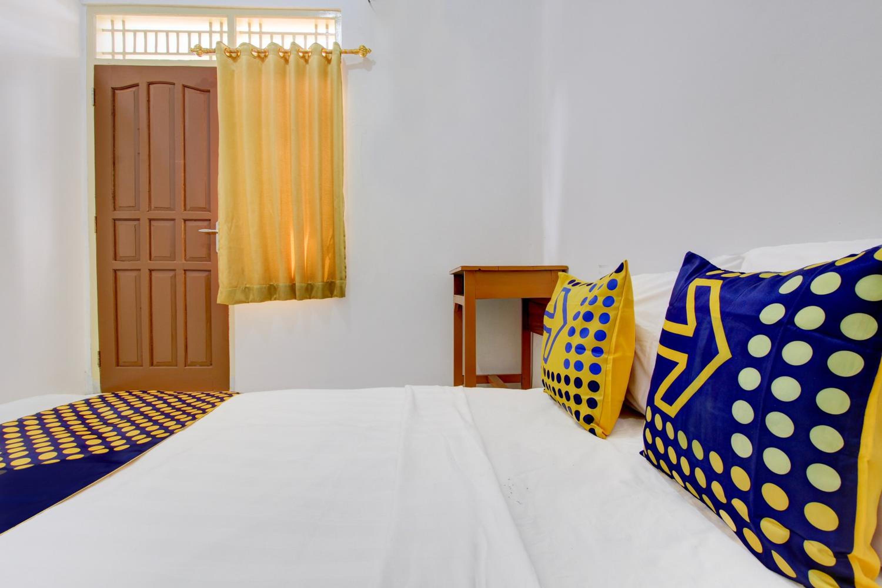 Budget Double Room photo 2