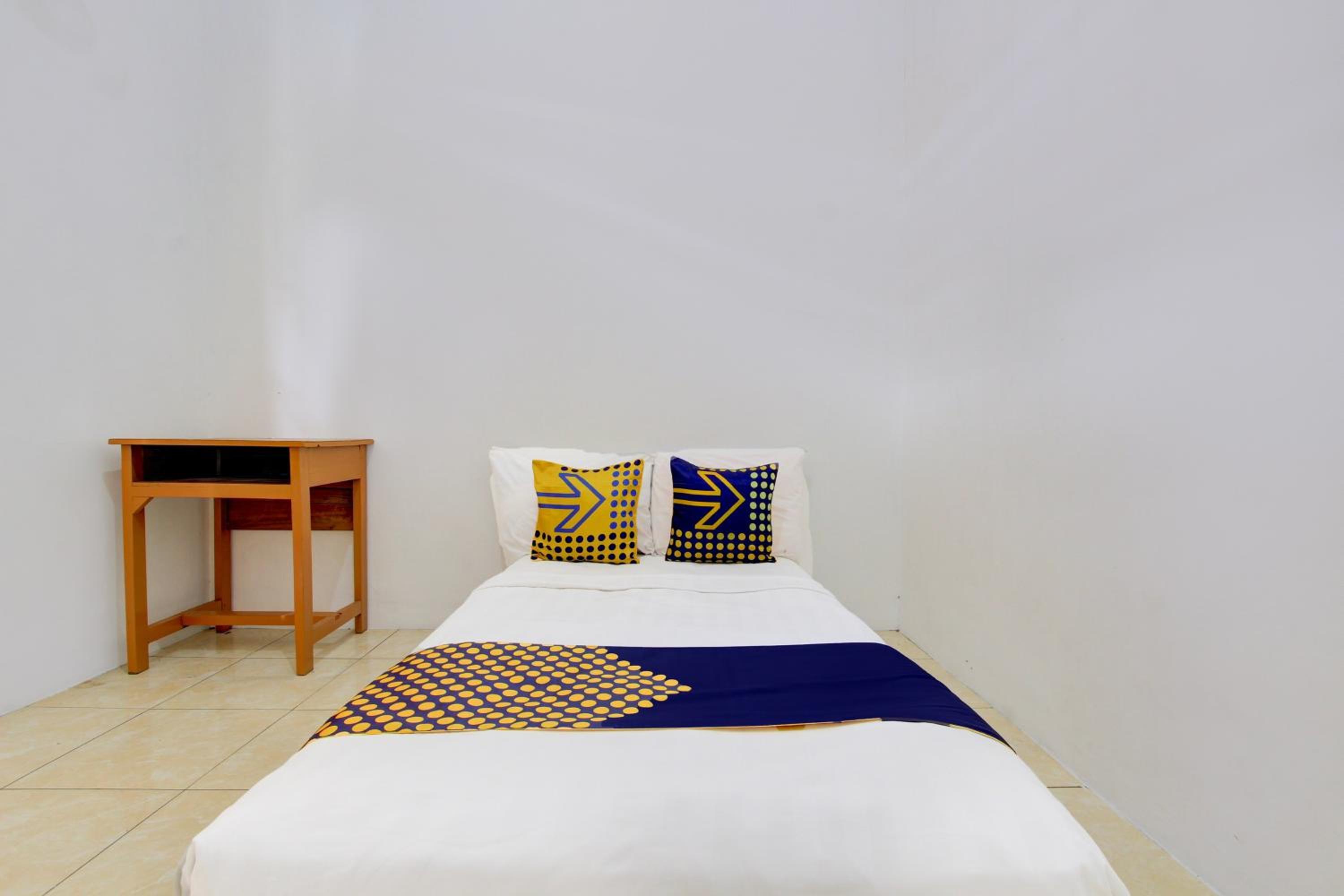 Budget Double Room photo 3