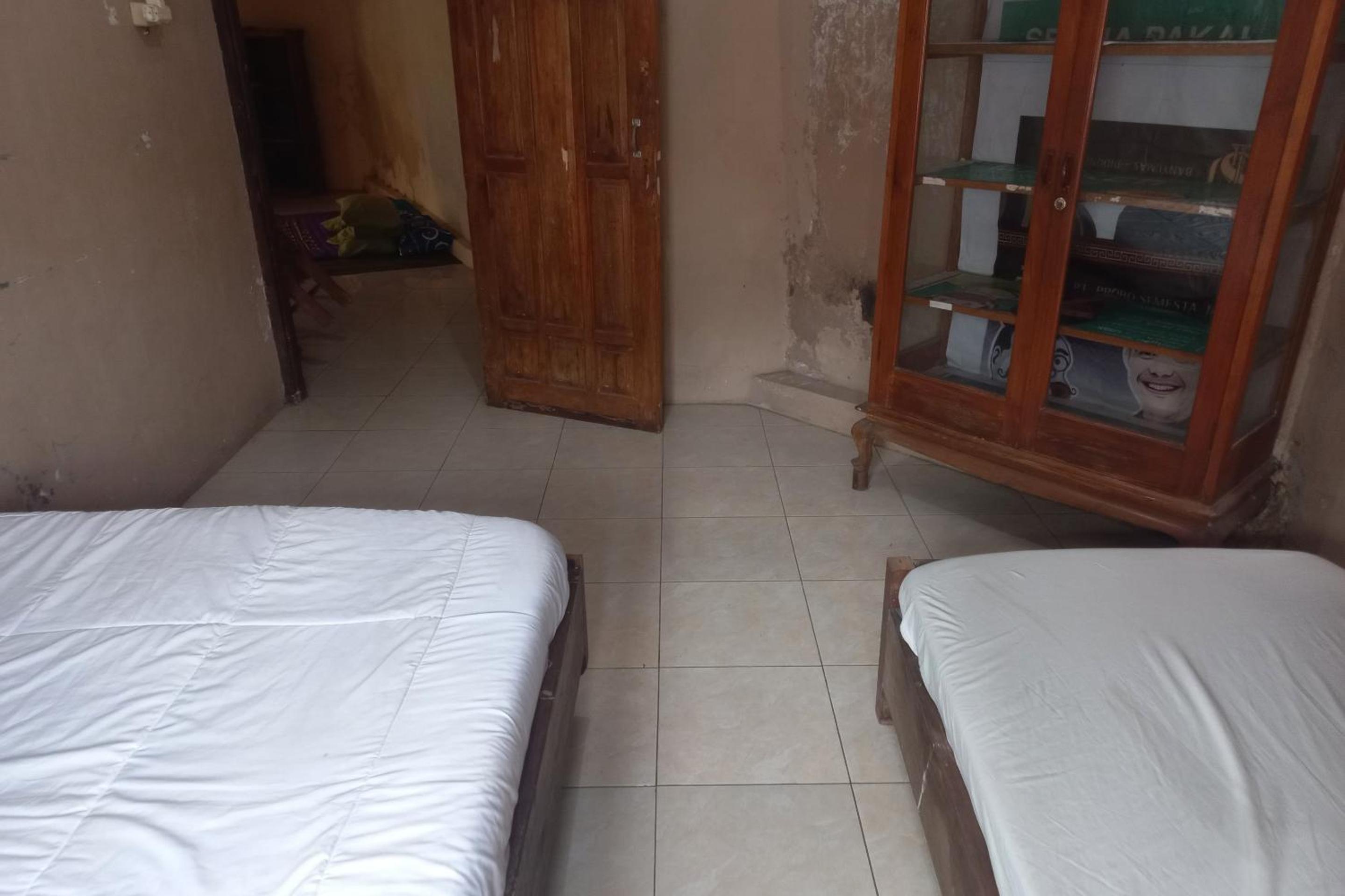 Budget Double Room photo 3