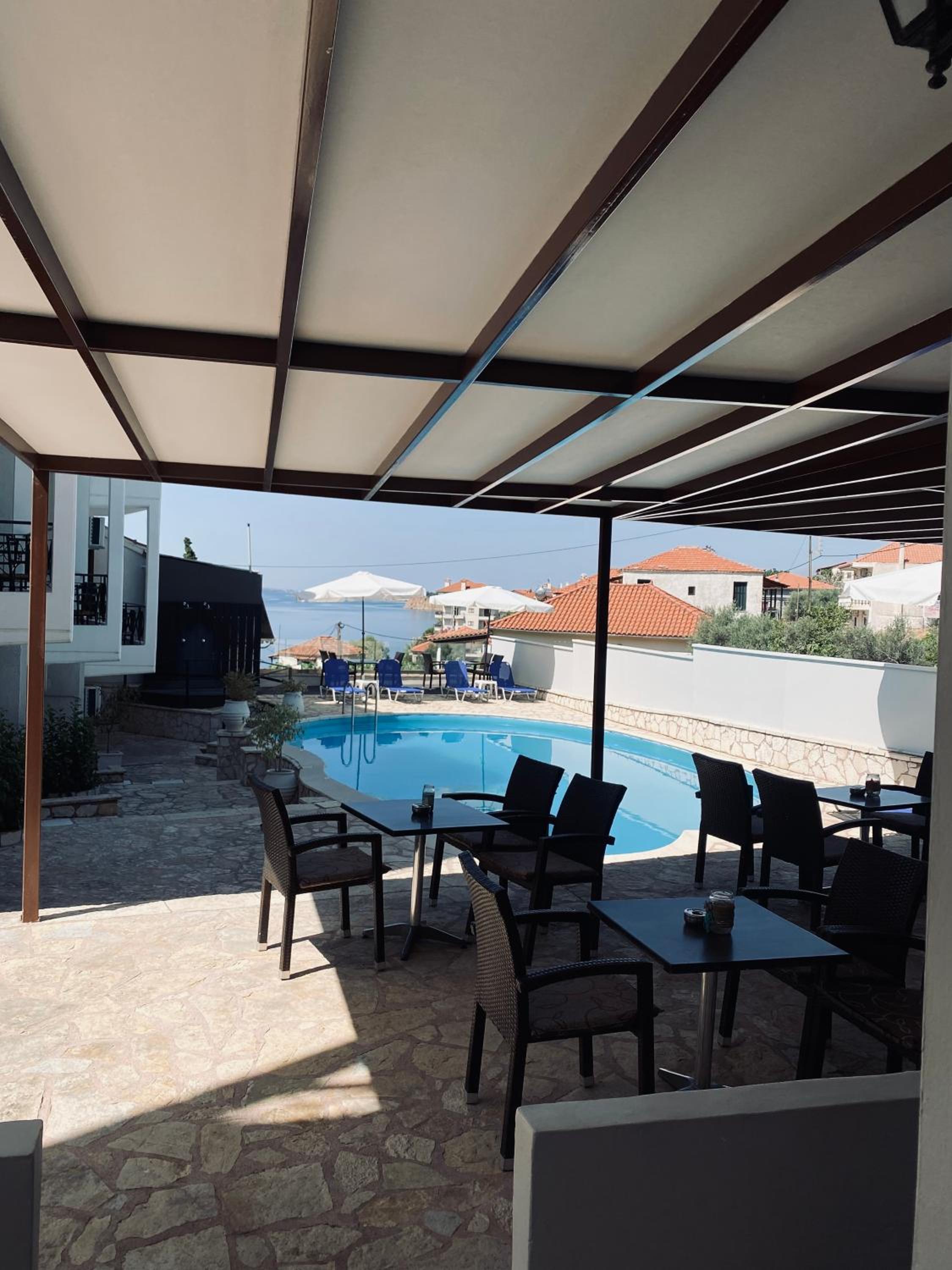 Family Room with Terrace photo 3
