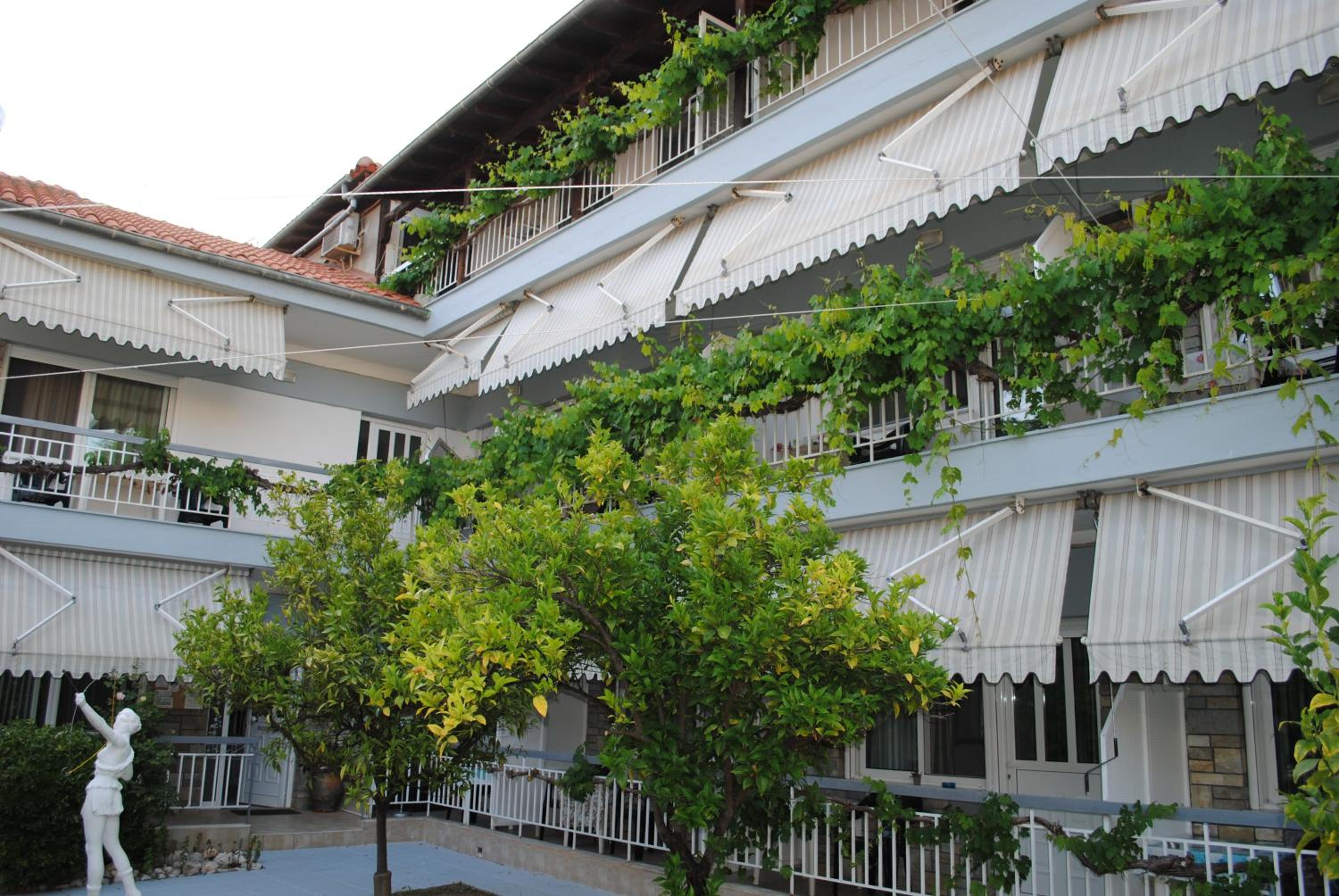 Two-Bedroom Apartment with Balcony - Photo 11
